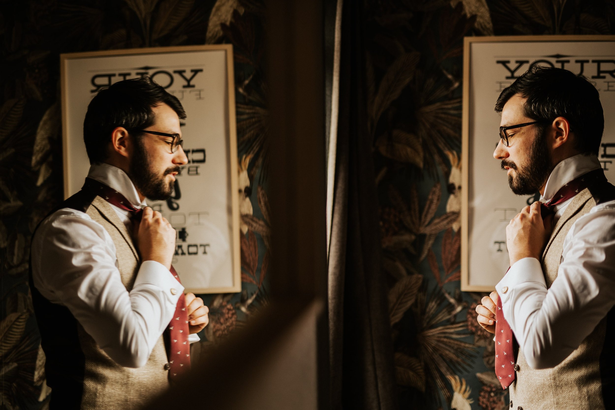 photos de préparatifs de marié photographe de mariage lyon