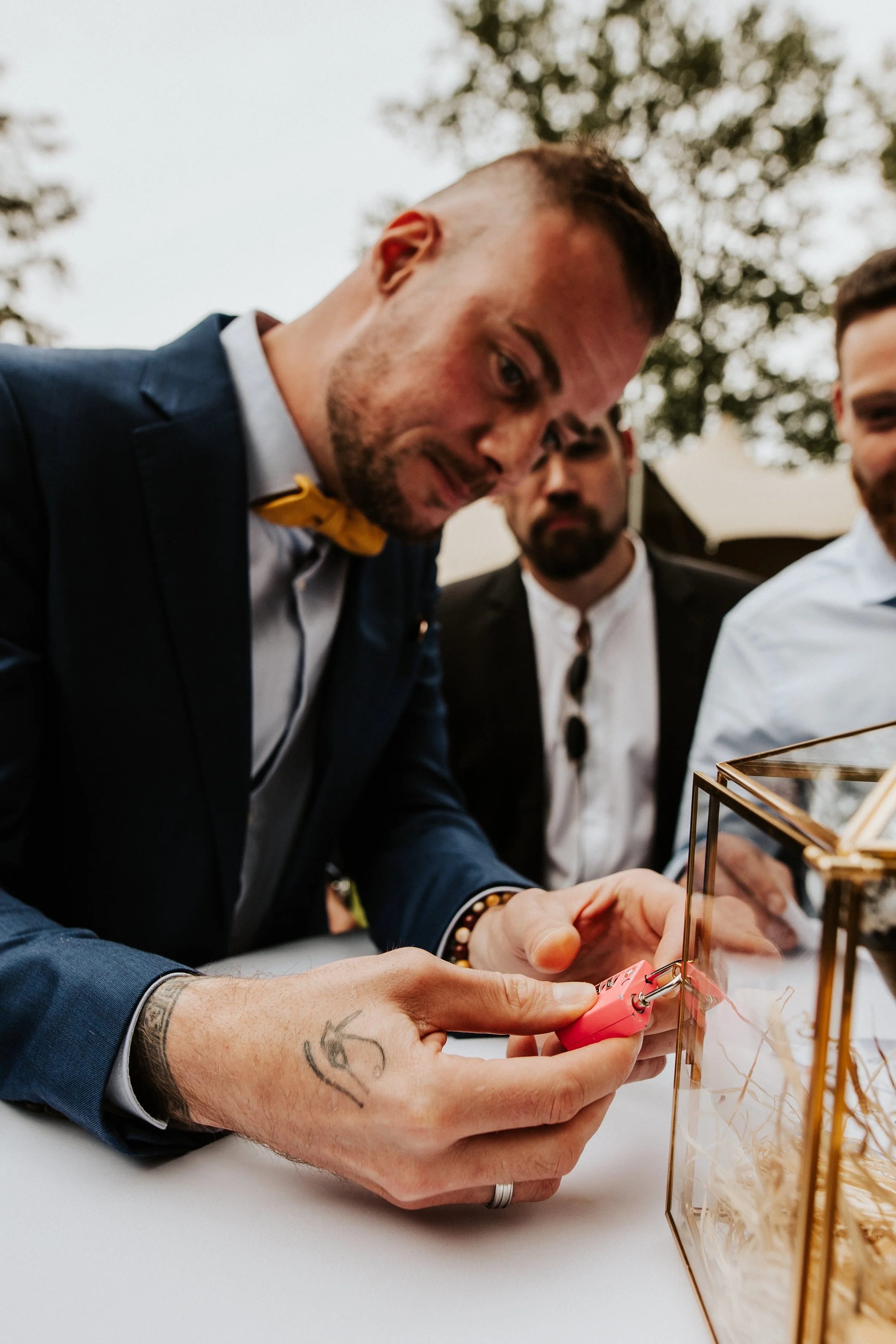 photo d'un participant au lancer de bouquet alternatif excape game code cadenas