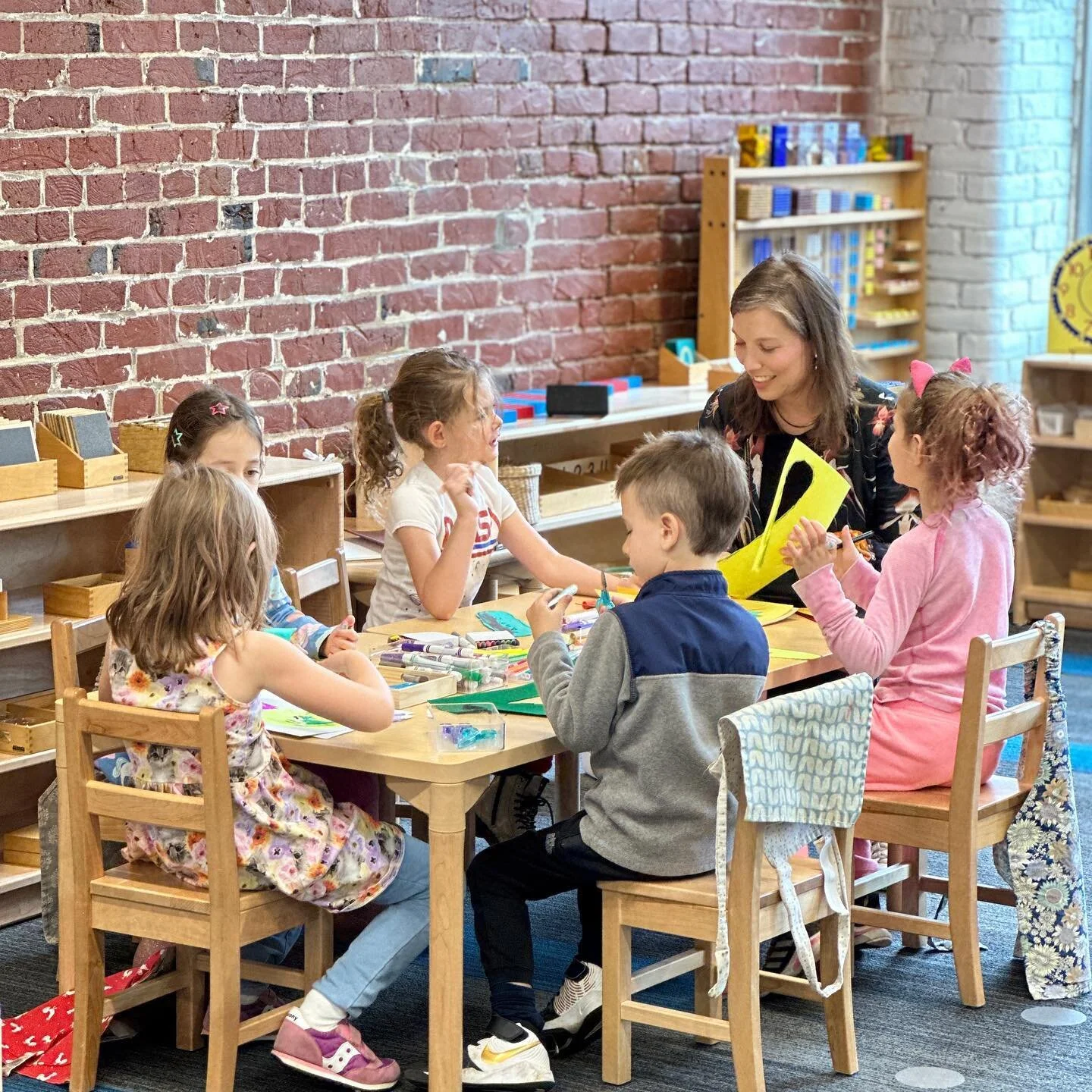 Last week, we kicked off an exciting collaboration with a local organization, Twist Hearts (@twistoutcancer)! Little City kindergartners participated in an art workshop led by Art Therapist and Licensed Professional Counselor, Michaela Herr Hlubik.
