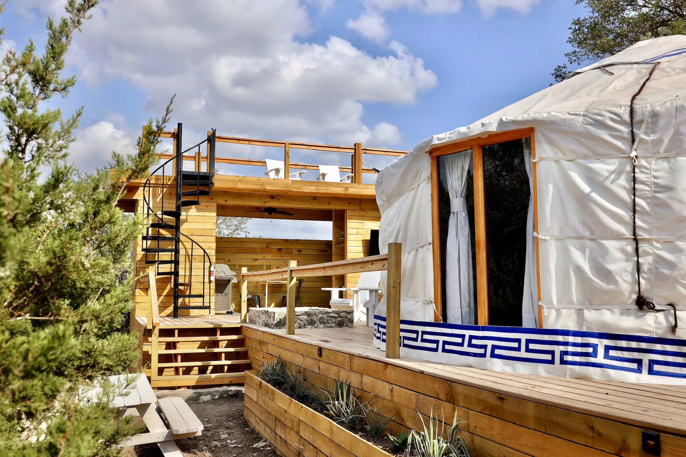yurt exterior.JPG