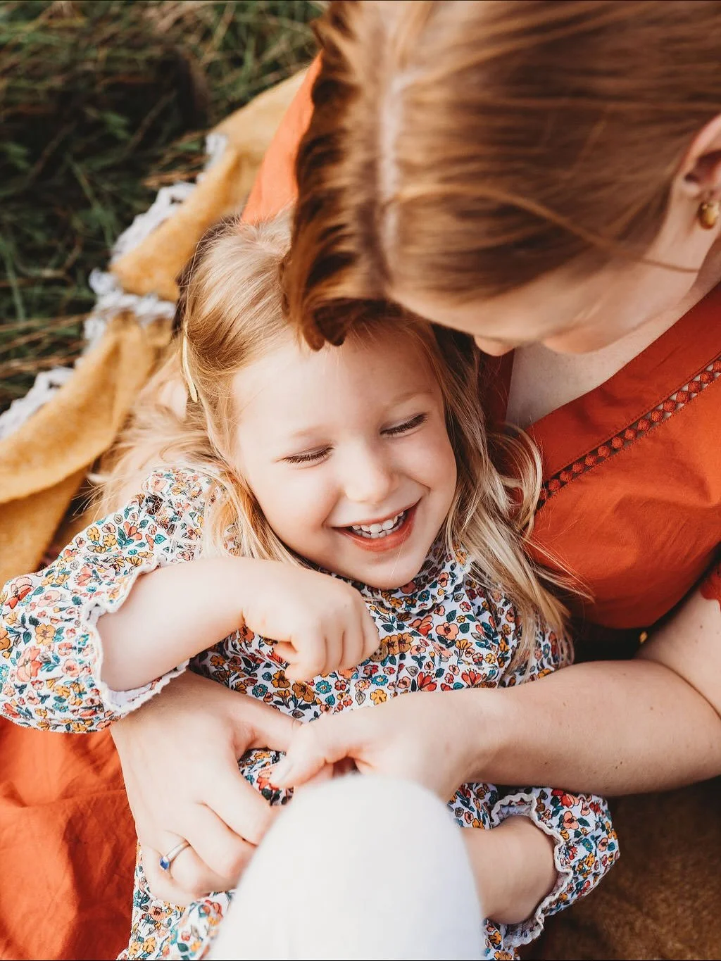 I&rsquo;ve been finding so many gorgeous galleries which, for some reason, never made it to the grid so I&rsquo;m doing something about it!

This lovely family session really shows how much the colours you choose to wear can impact the feel of your p
