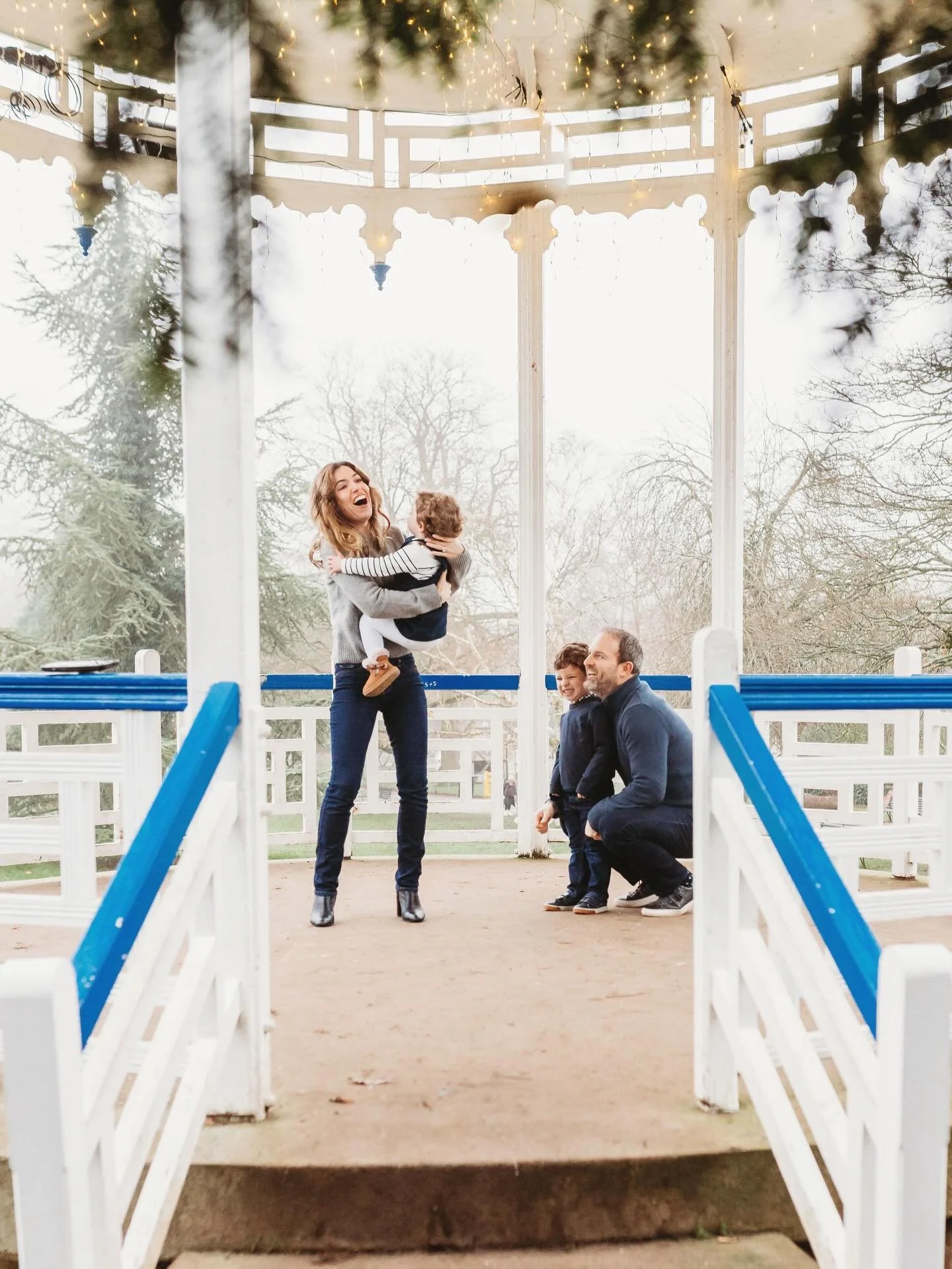 You love winter.
You&rsquo;d love a family photo shoot in winter.
You&rsquo;re not sure if your kids would love a family photo shoot in winter.
Read on&hellip;

🤍 I&rsquo;m fast. Working with kids for years, both as a teacher and a photographer, mea
