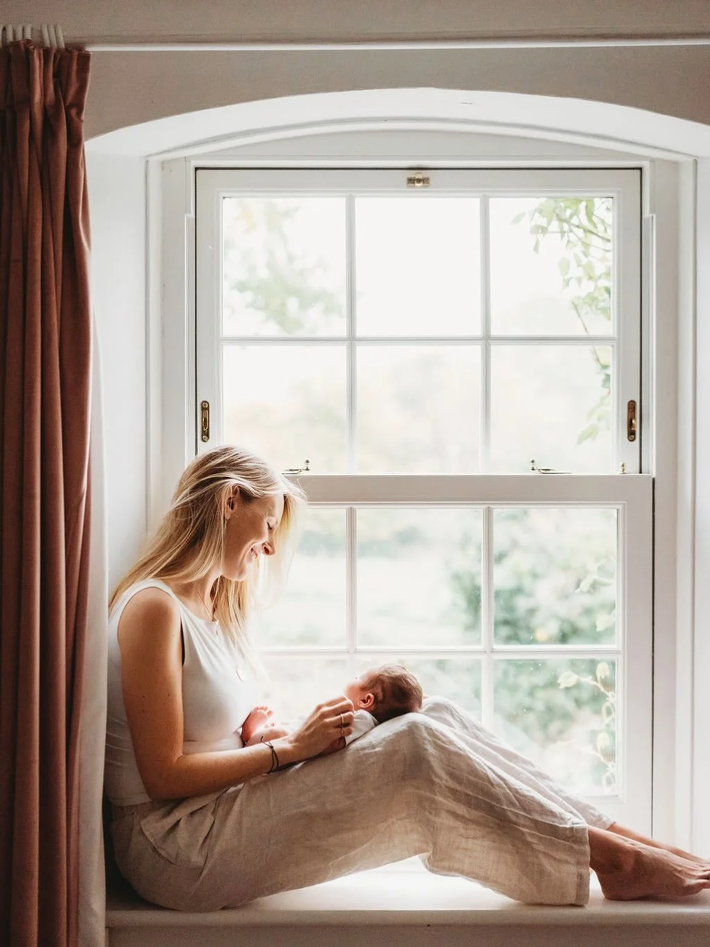I keep it simple, classic and timeless&hellip;
&bull; a good window for natural light;
&bull; a bit of gentle guidance and plenty of cosy, cuddly moments;
&bull; your own home, your own clothes, your own things around you;

And the photos you can loo