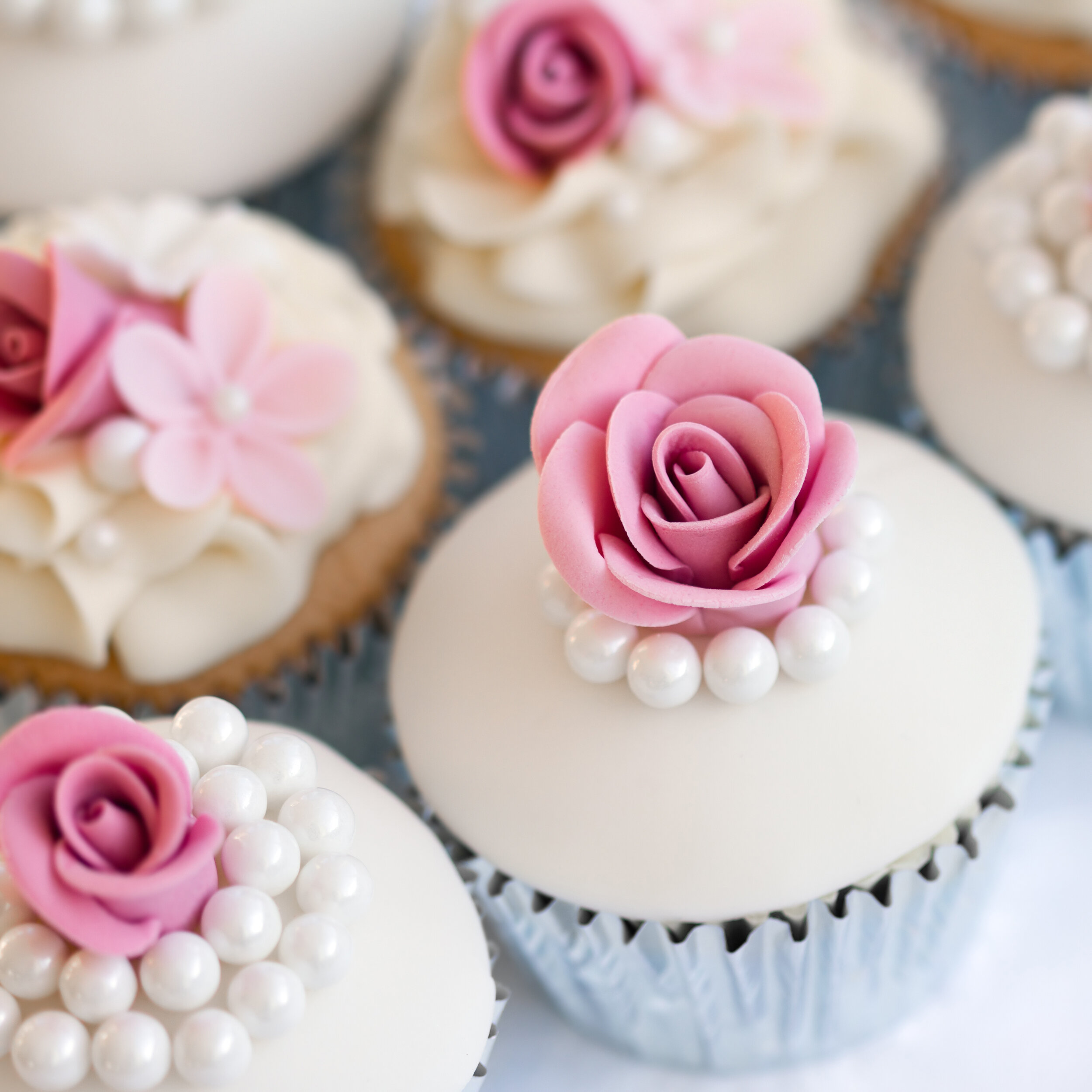wedding-cupcakes-PG35Q9W.jpg