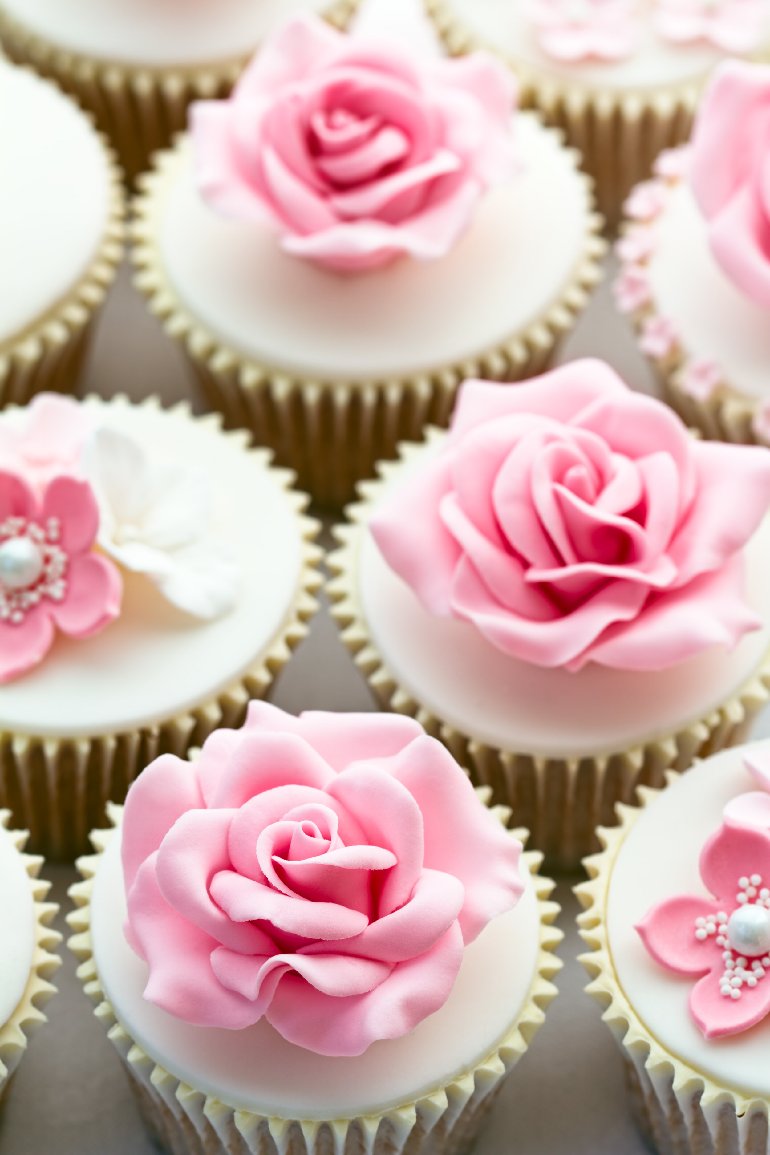 wedding-cupcakes-PHZGQ3K.jpg