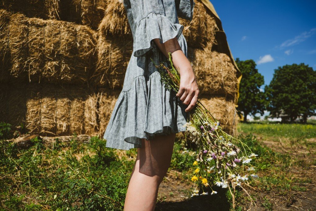 farm-countryside-woman-girl-hay-straw-flower-boot-cottagecore-farmcore-countrycore-aesthetics_t20_A9dKG6.jpg