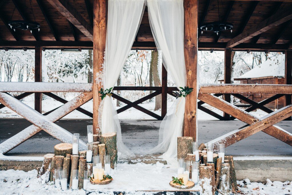 winter-snow-love-frost-family-wedding-bride-groom-lovers-wedding-arch_t20_wQ0R9V.jpg