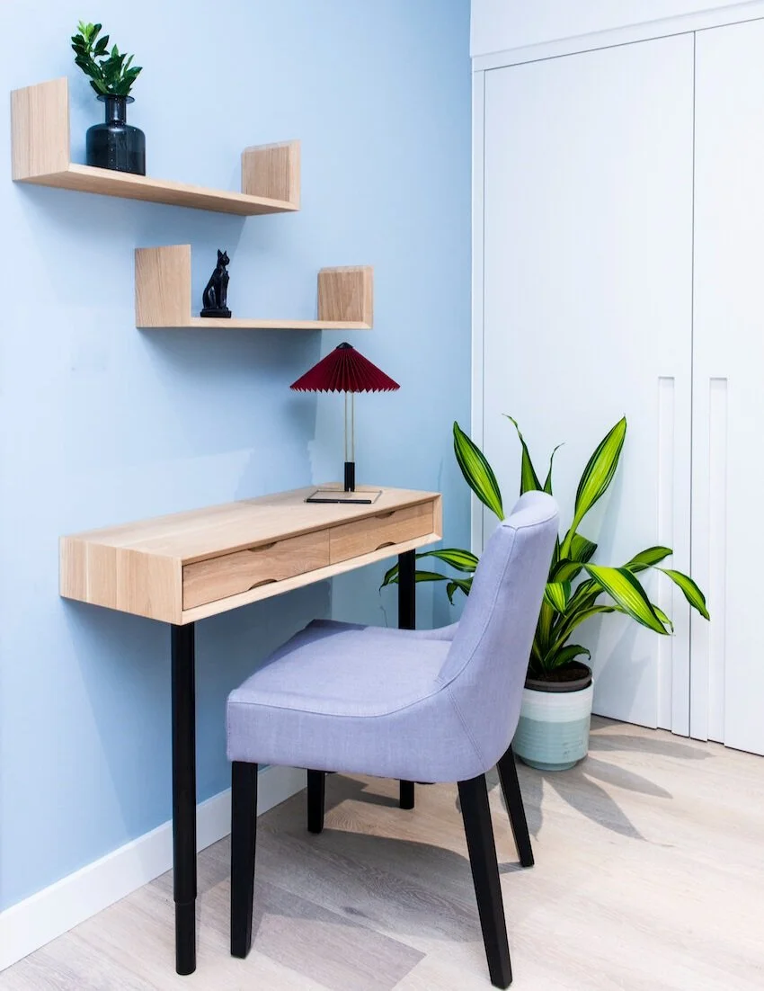  Blue hues bring clarity of thought and calmness into a room. 