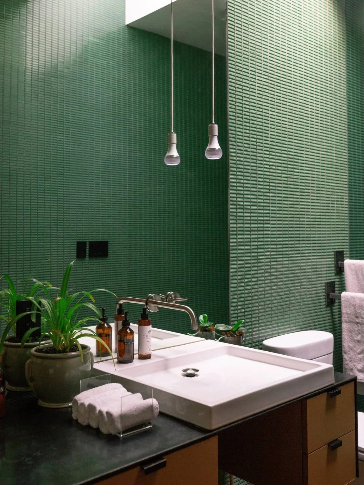  Here, green tiles and plants add texture and calmness. 