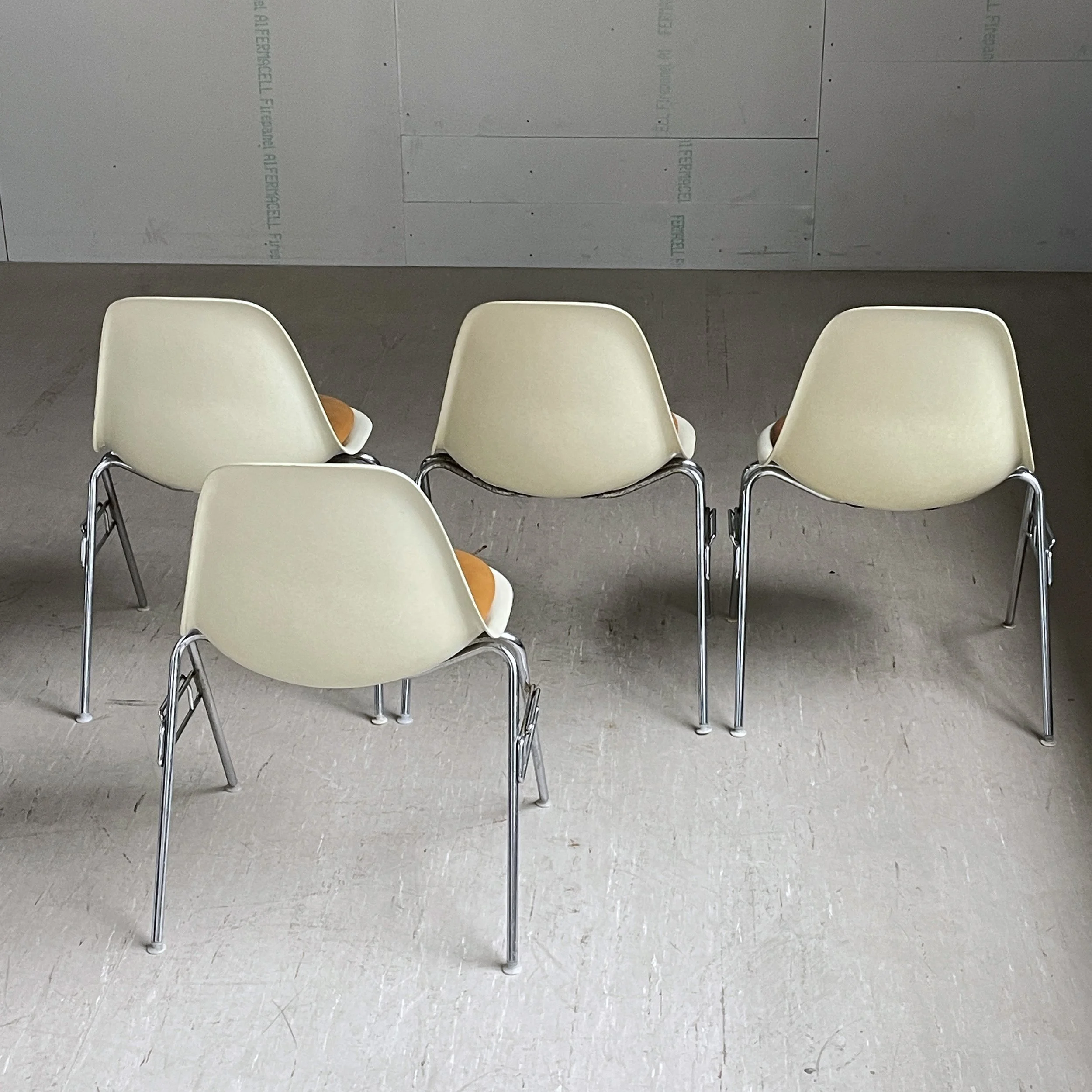 Eames Side Chair_ocker.10.JPG