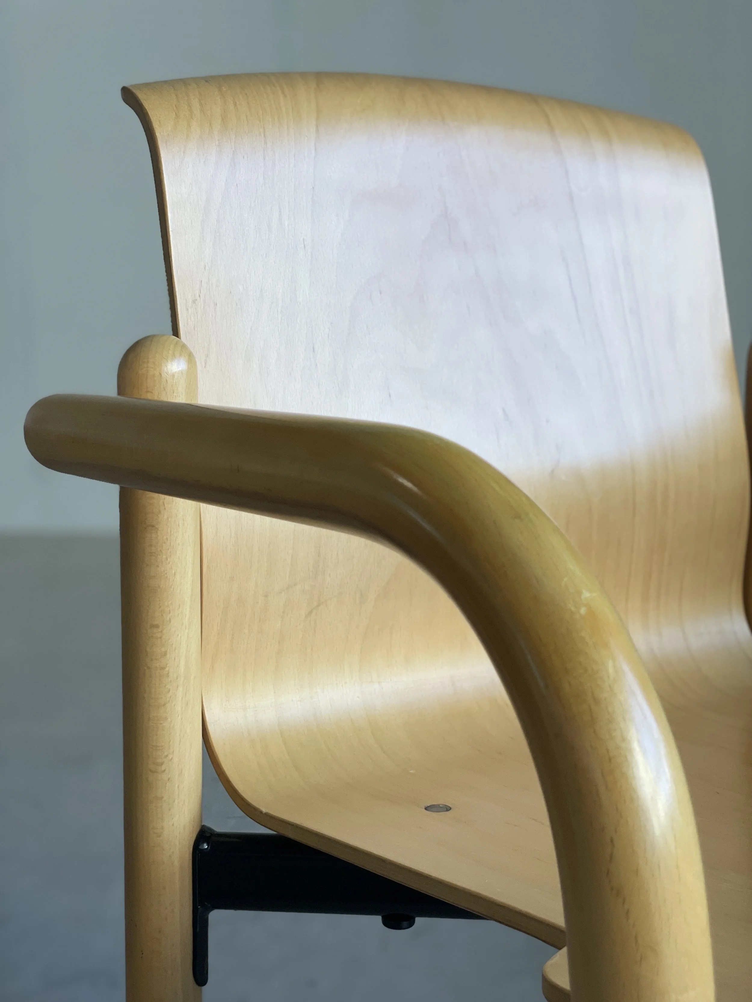 ModernEra_Thonet_Stapelbar6622.jpg