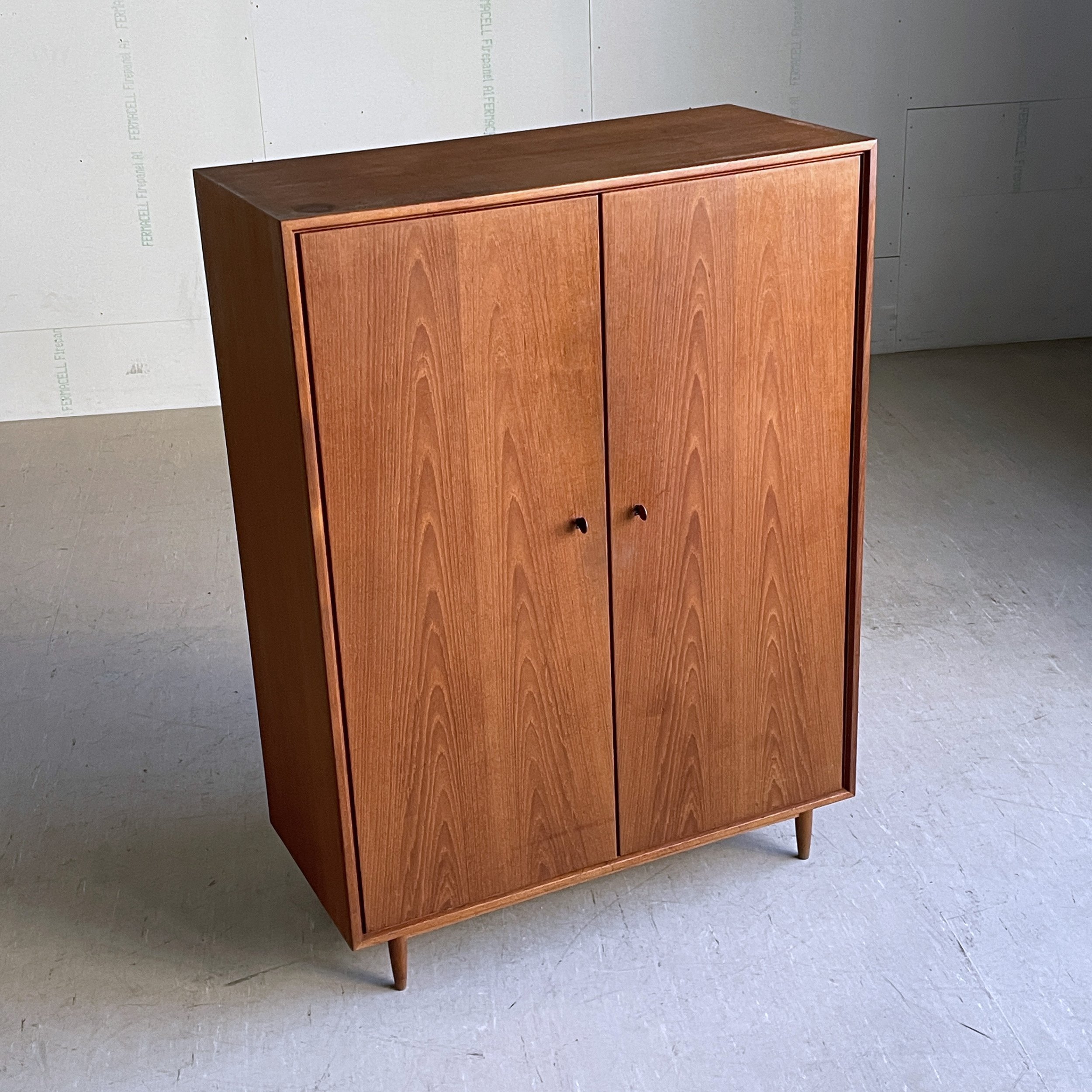 ModernEra_Swiss_Teak_Kleiderschrank_4728.jpg