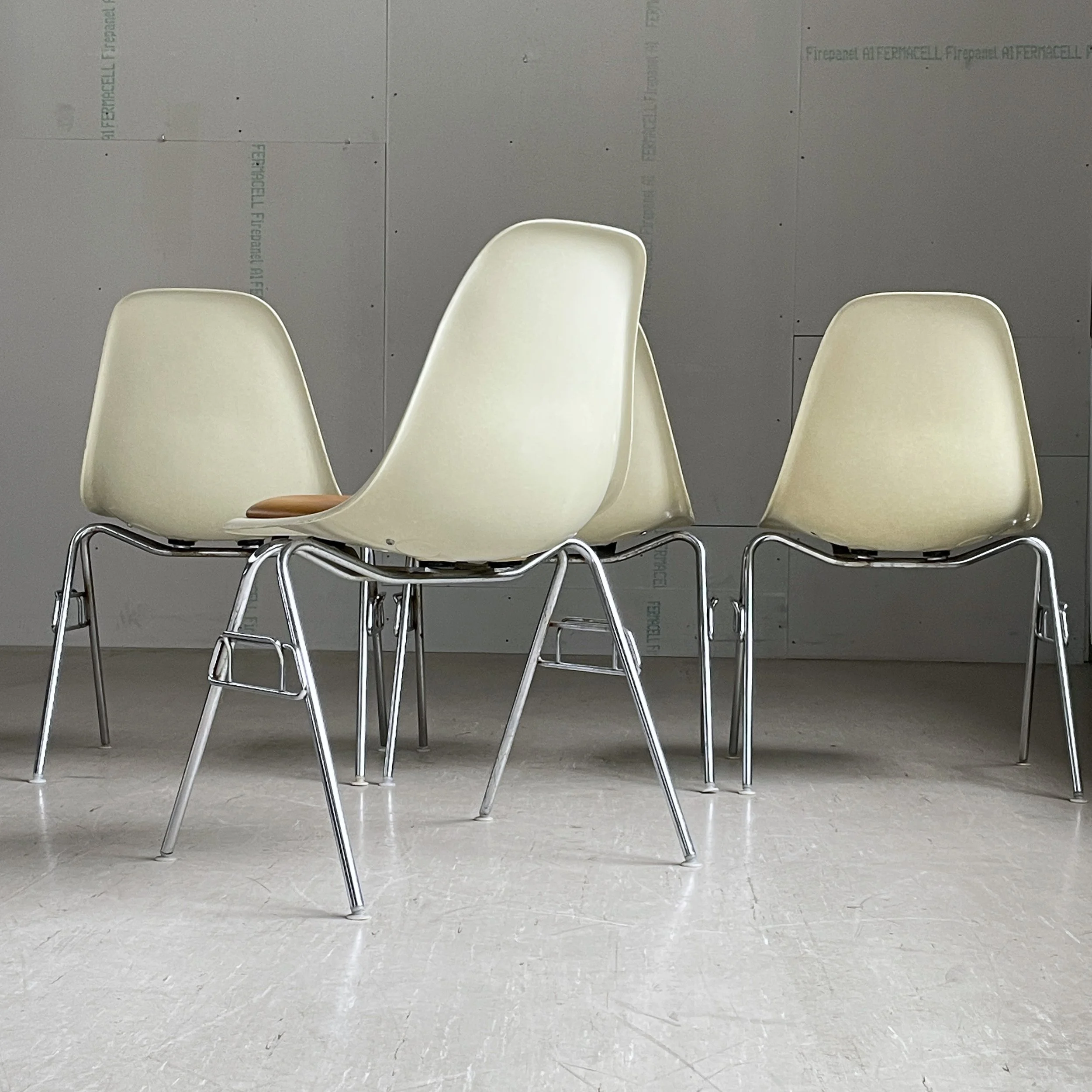 Eames Side Chair_ocker.9.JPG