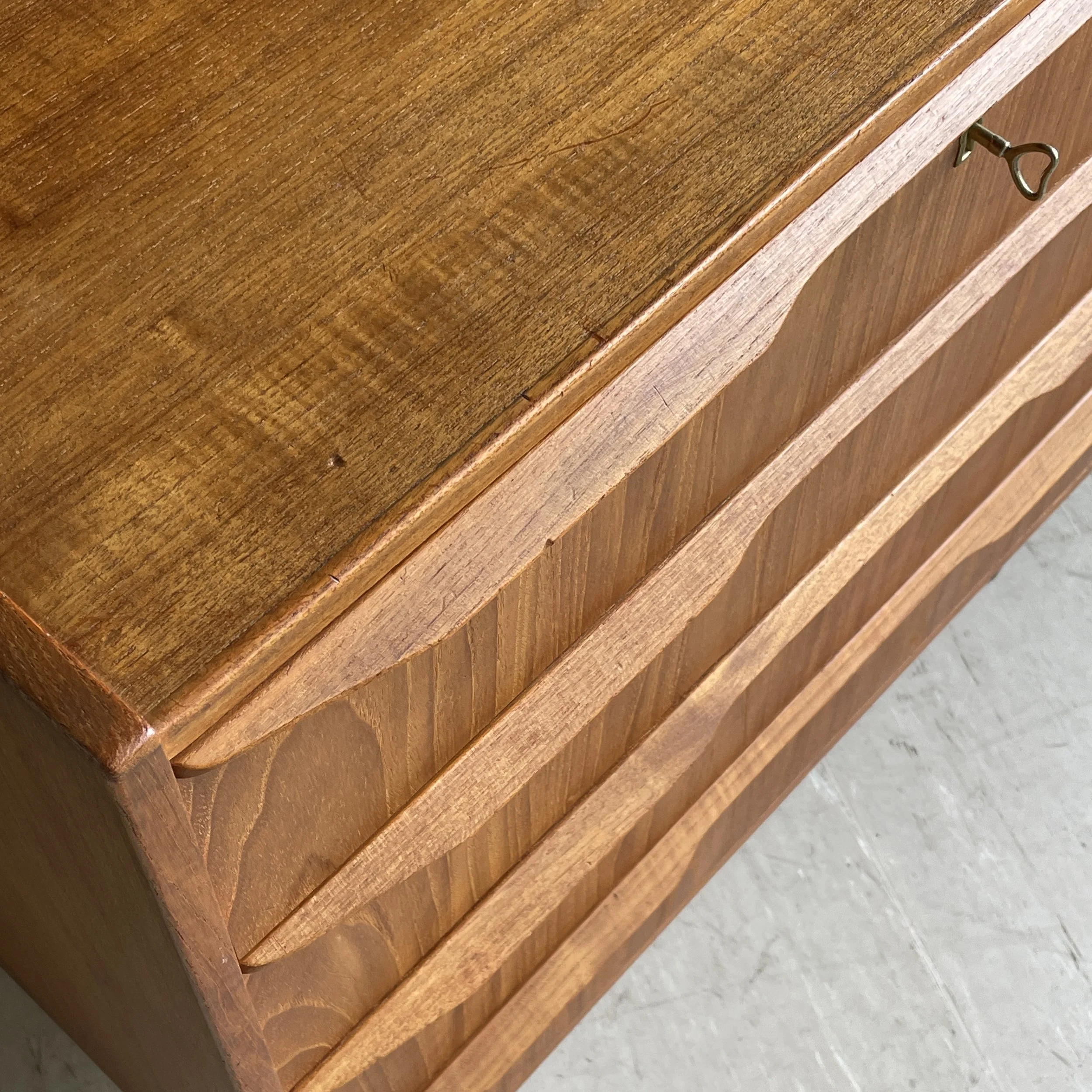 ModernEra_Teak_Kommode_2998 2.JPG