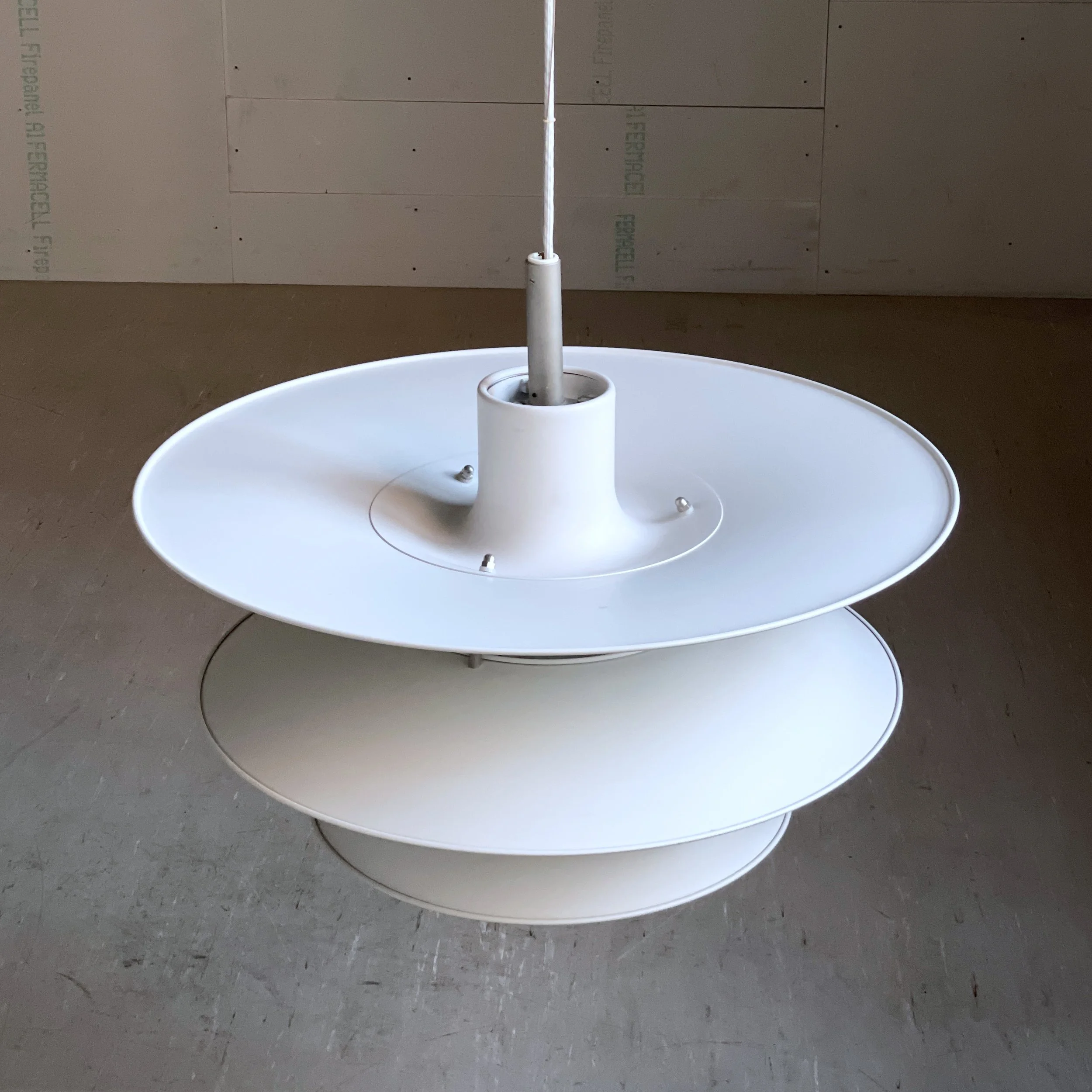 ModernEra_Charlottenborg_Lamp_Poul_Henningsen_0143.JPG