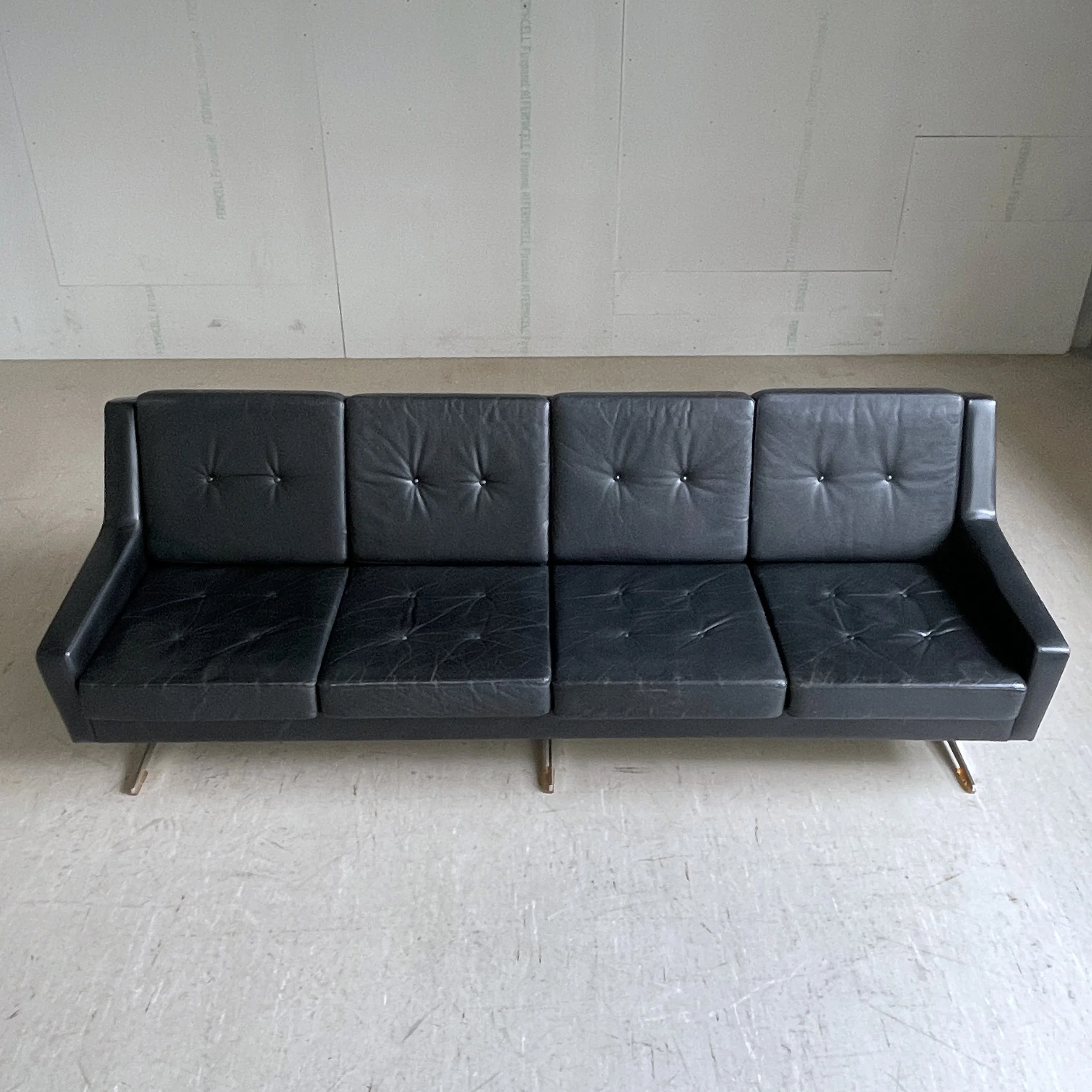 ModernEra_Dänisches_Leder_Sofa_5777.jpg