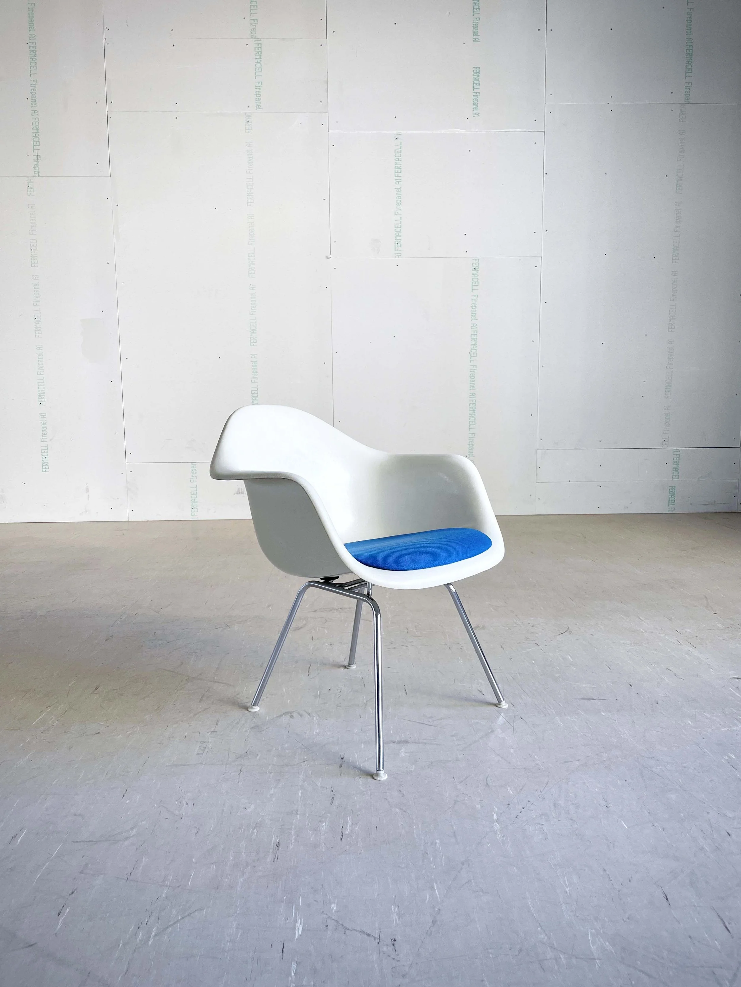 Charles & Ray Eames Fiberglas Arm Chair
