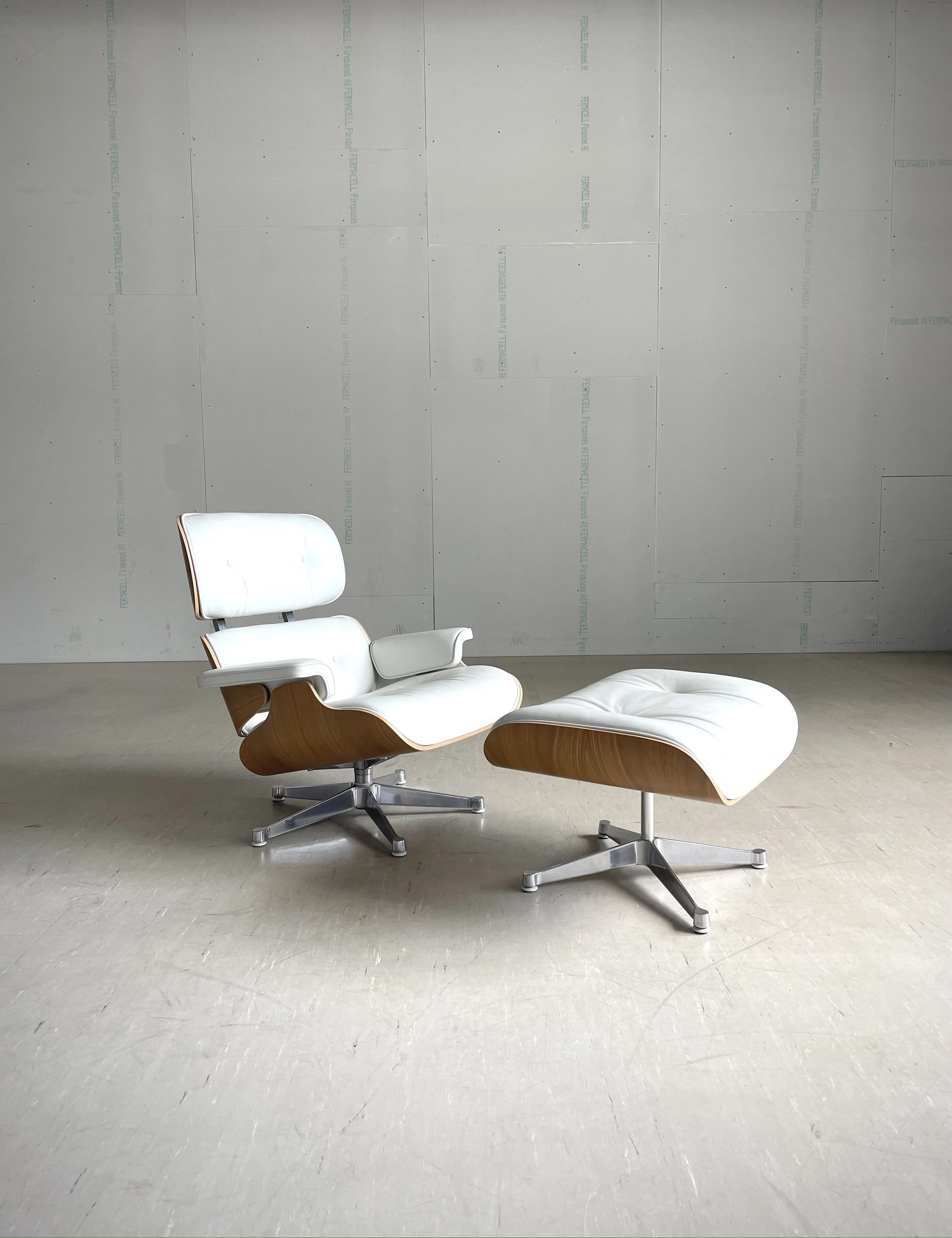 Vitra Eames Lounge Chair & Ottoman