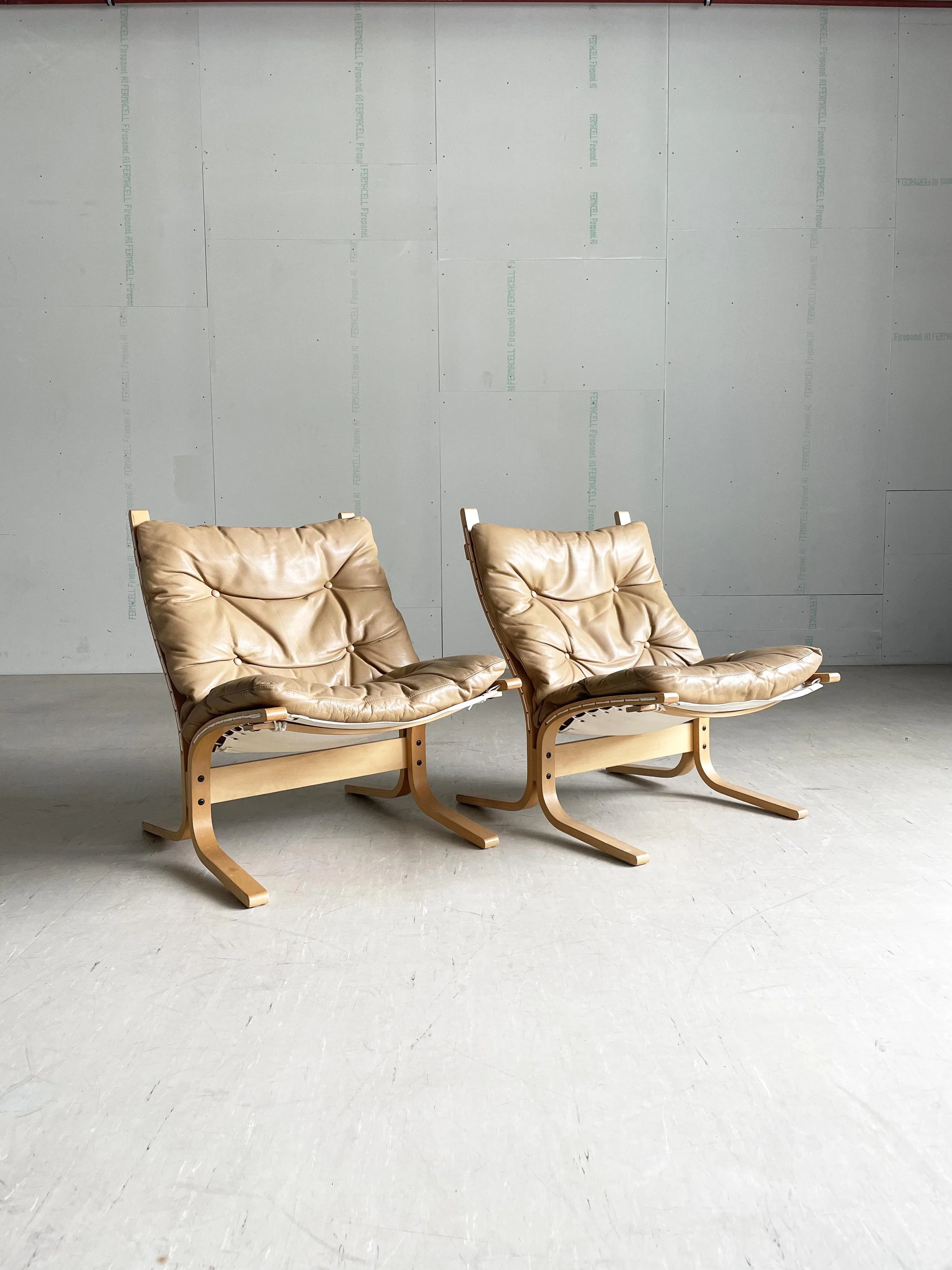Pair of Westnova 'Siesta' leather Lounge Chairs