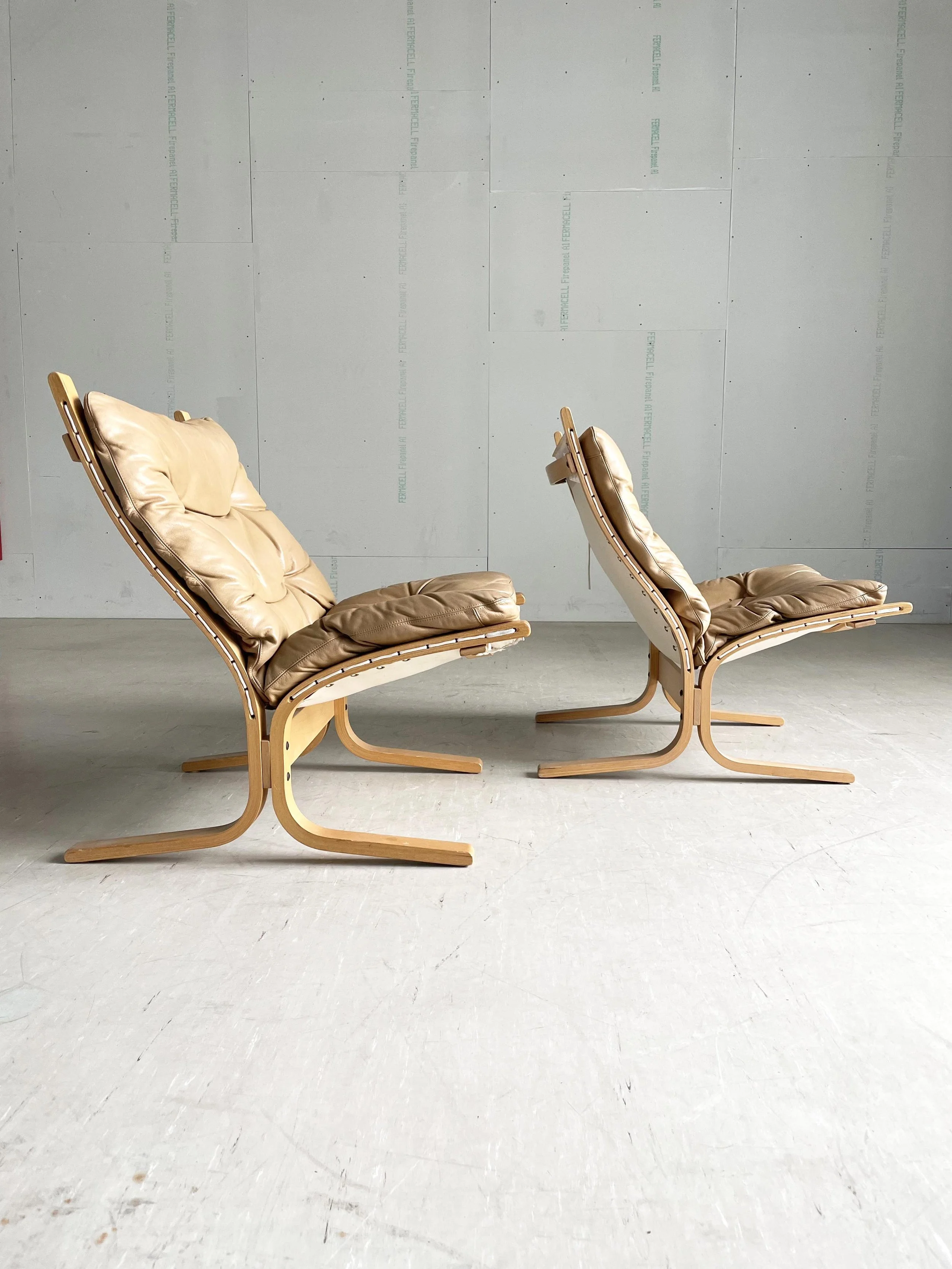 Westnova 'Siesta' leather Lounge Chairs