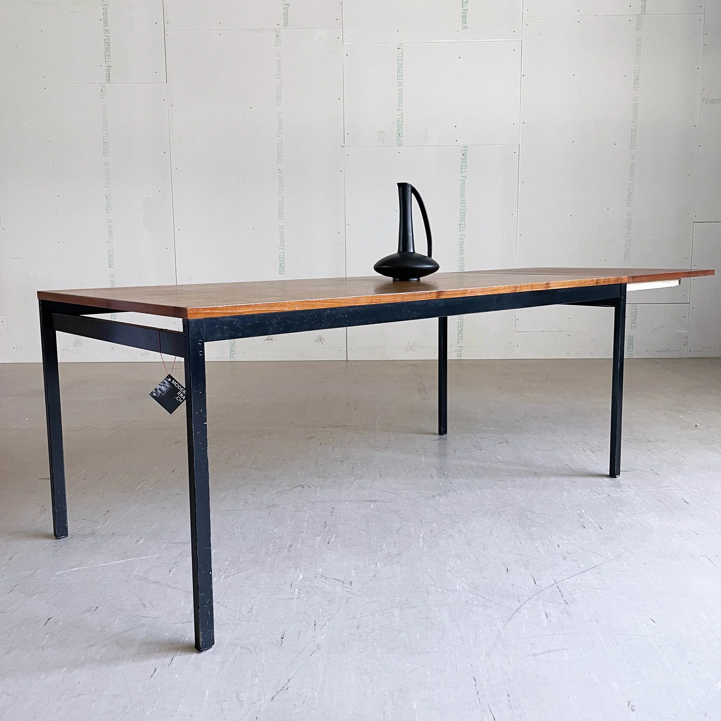 ModernEra_Dieter Wäckerlin_Tisch.9.JPG