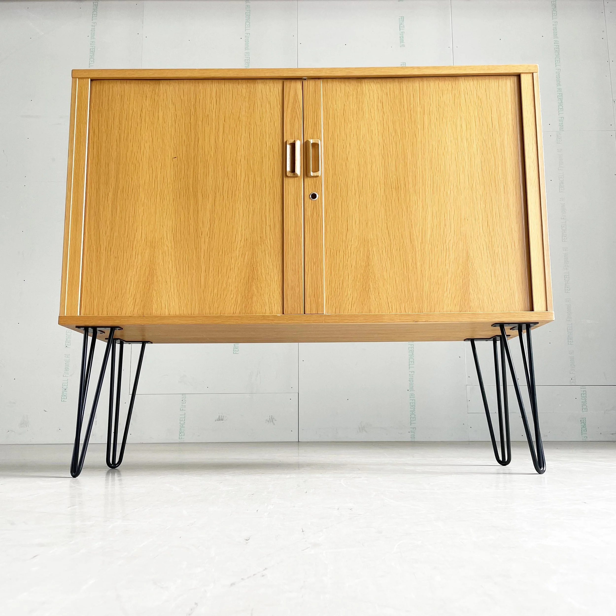 ModernEra_Hairpin_Rollschrank.6.JPG