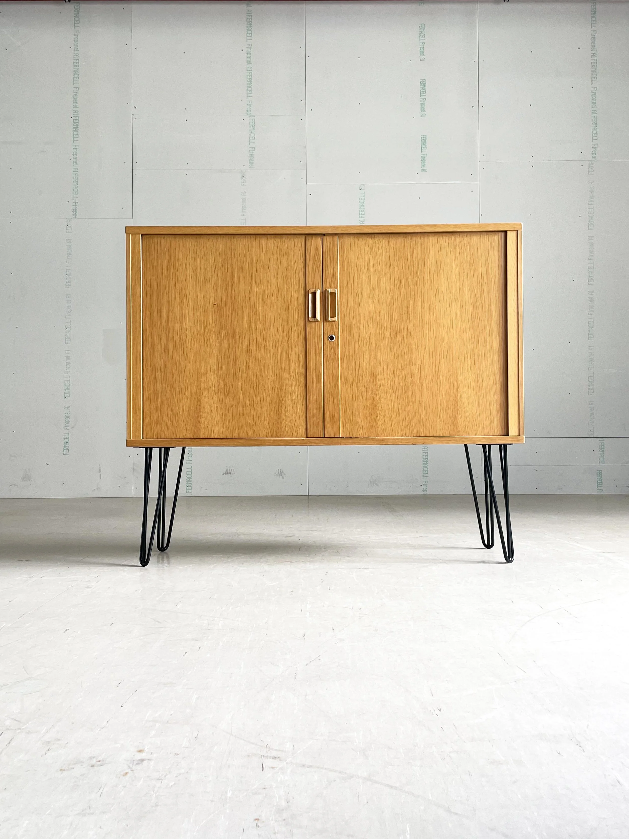 ModernEra_Hairpin_Rollschrank.7.JPG