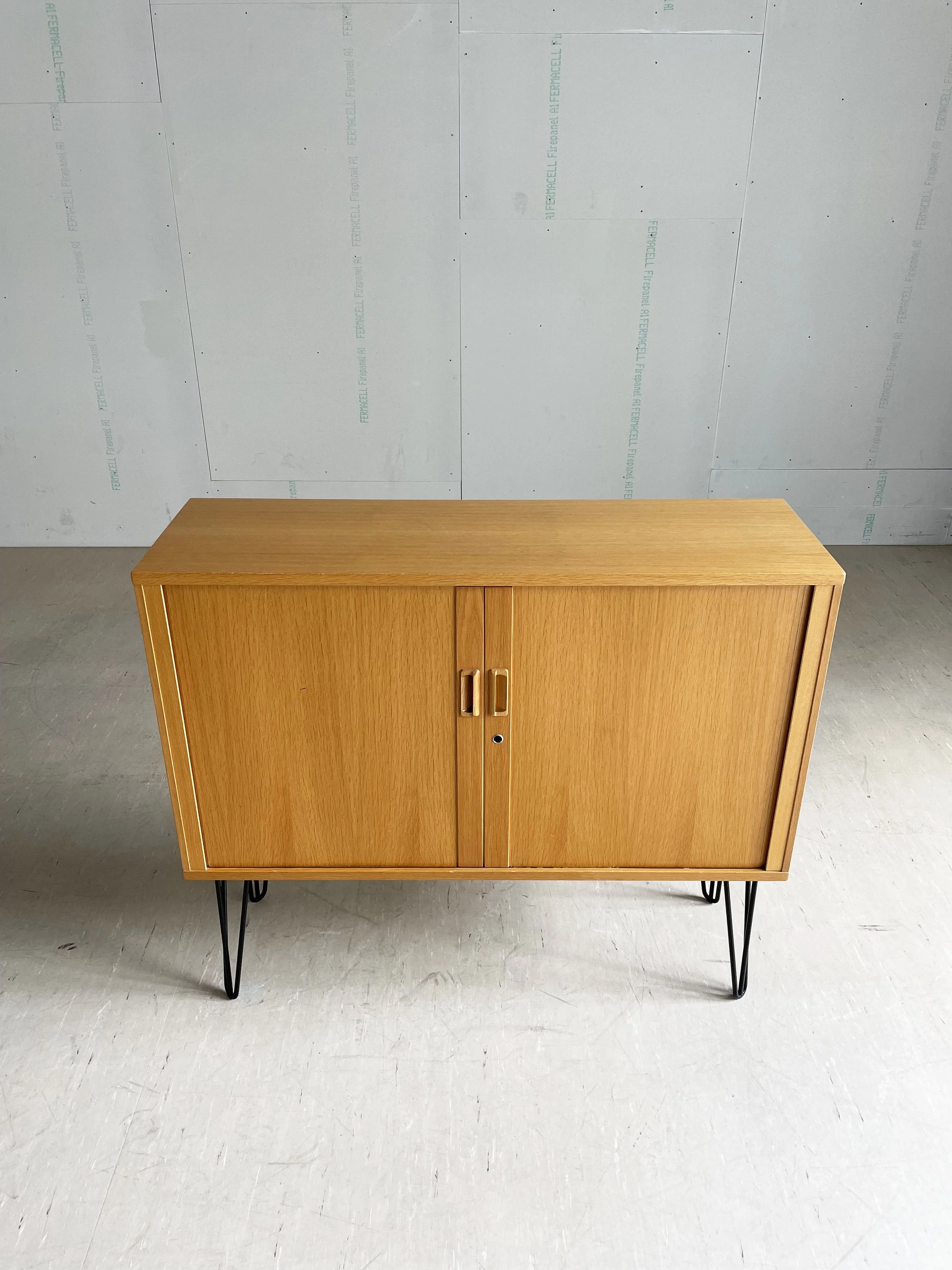 ModernEra_Hairpin_Rollschrank.4.JPG