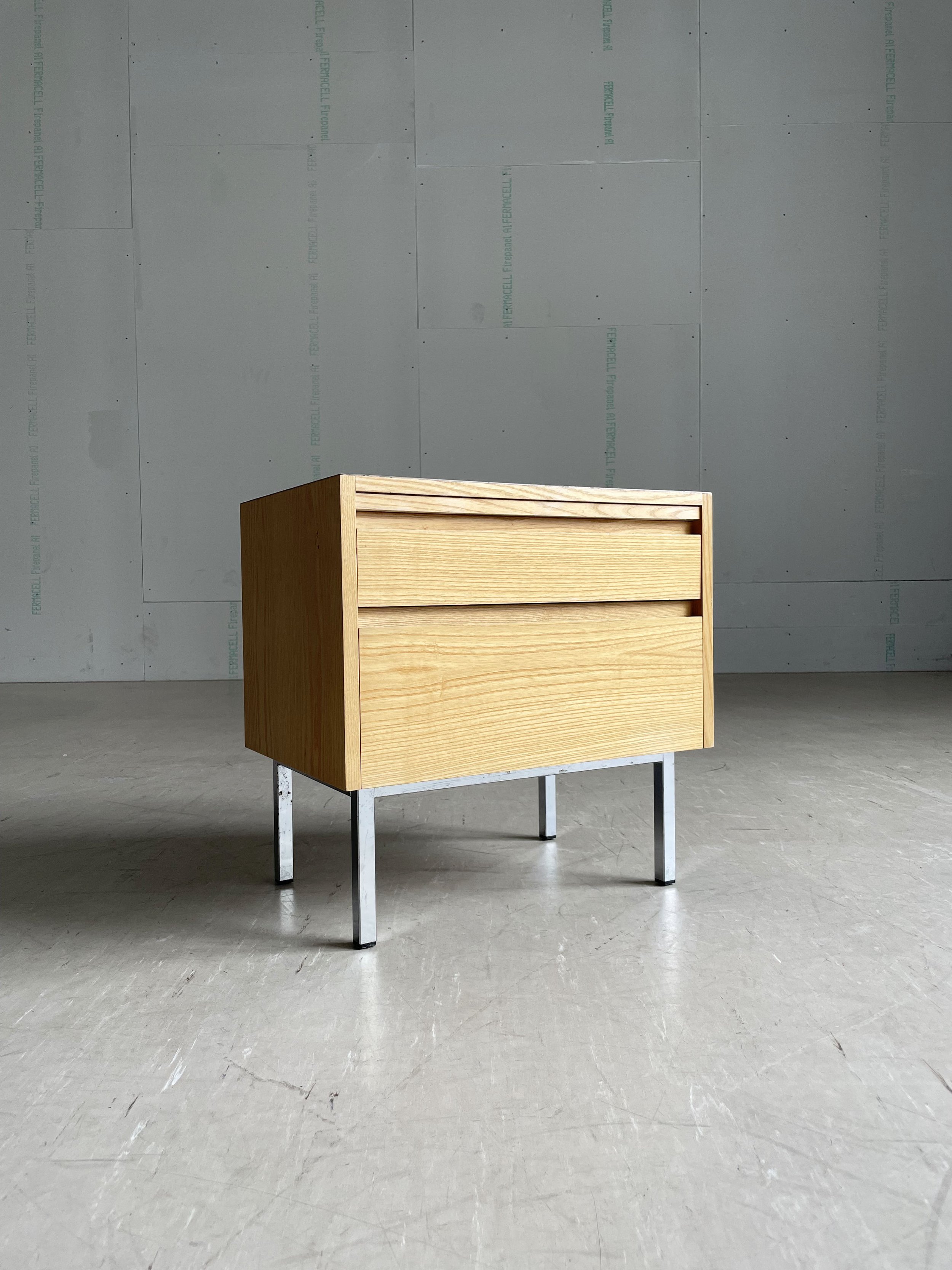 Victoria Möbel mid century minimalist Bedside Cabinet