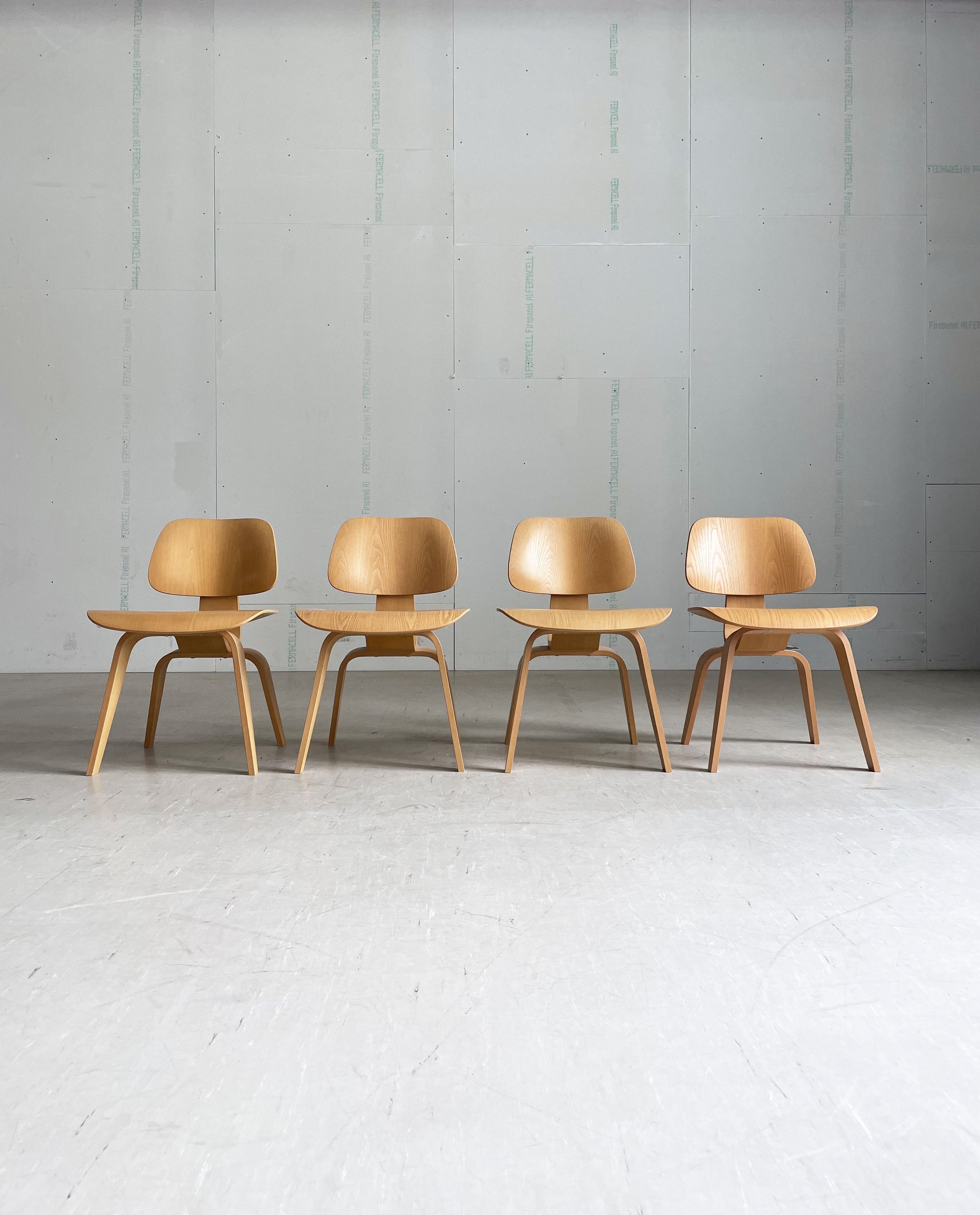 Set of 4 Eames DCW Plywood Dining Chairs - Vitra
