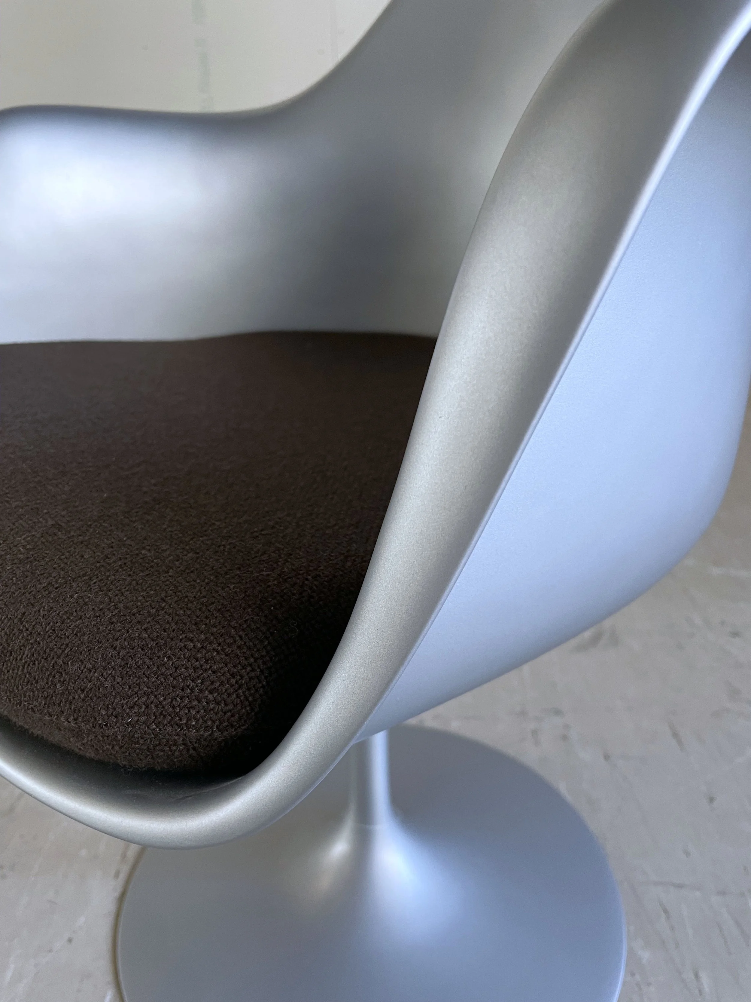 Saarinen Tulip Chair Silber.4.JPG