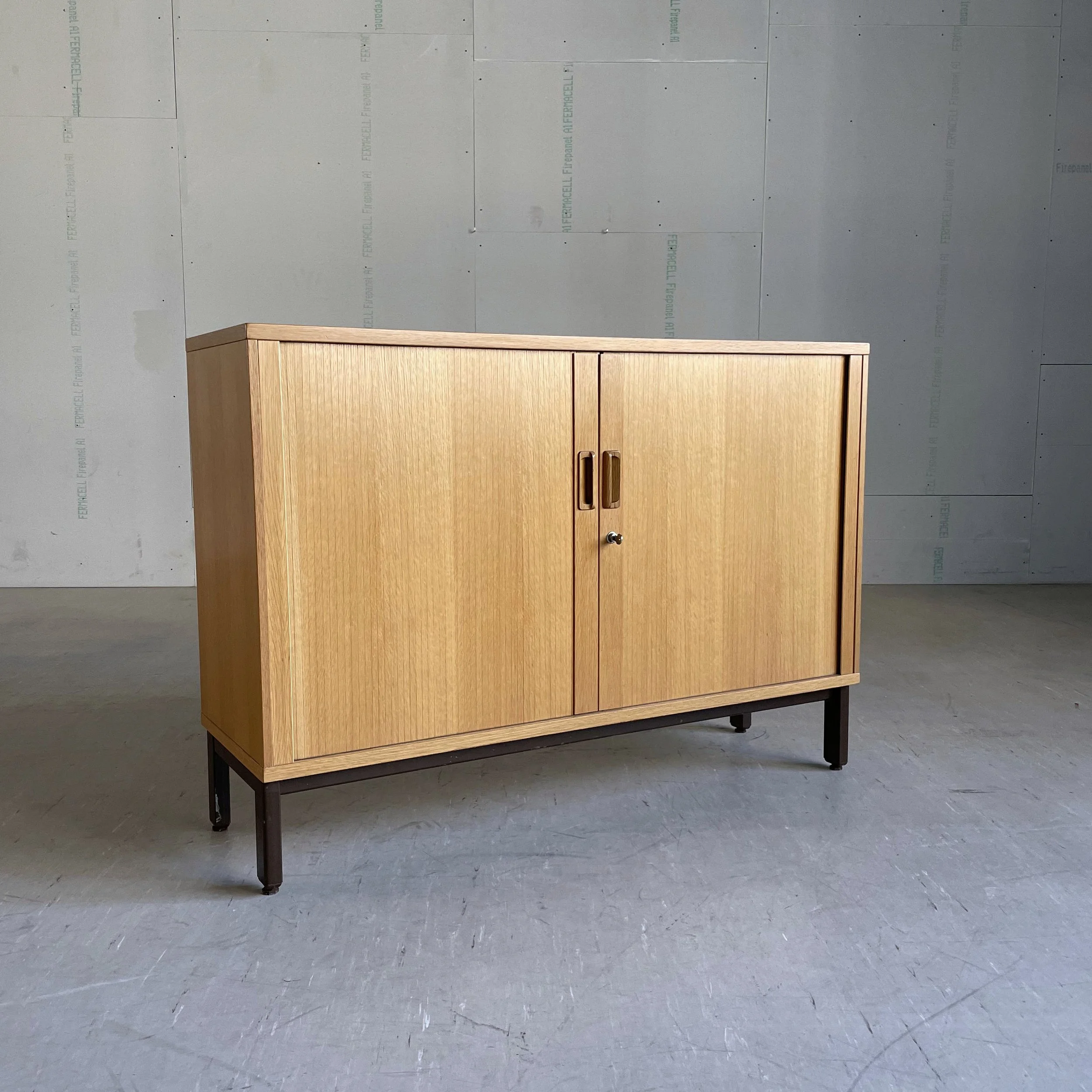 Rollschrank : Sideboard.1.JPG