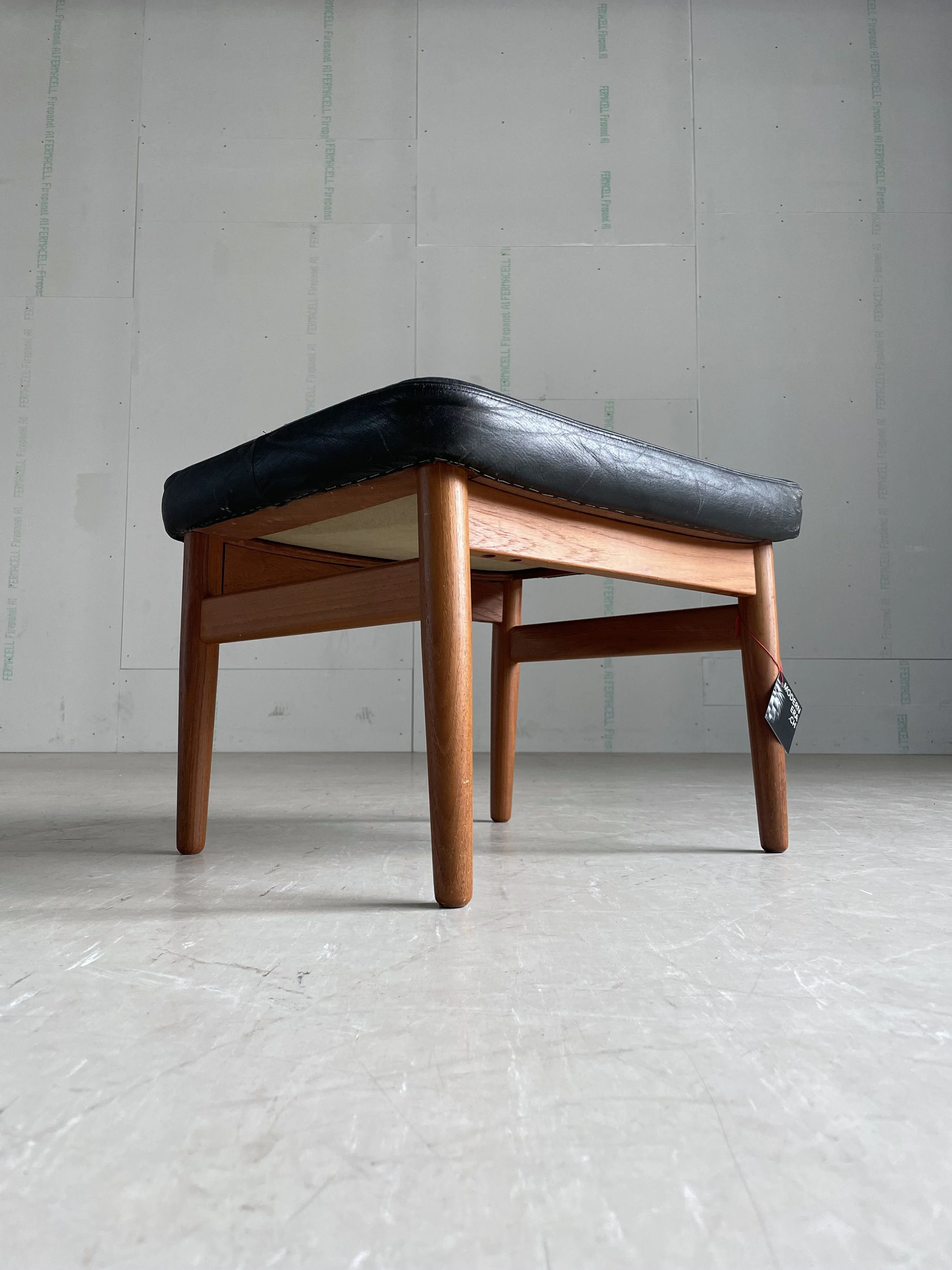 Grete Jalk Hocker Teak/Leder