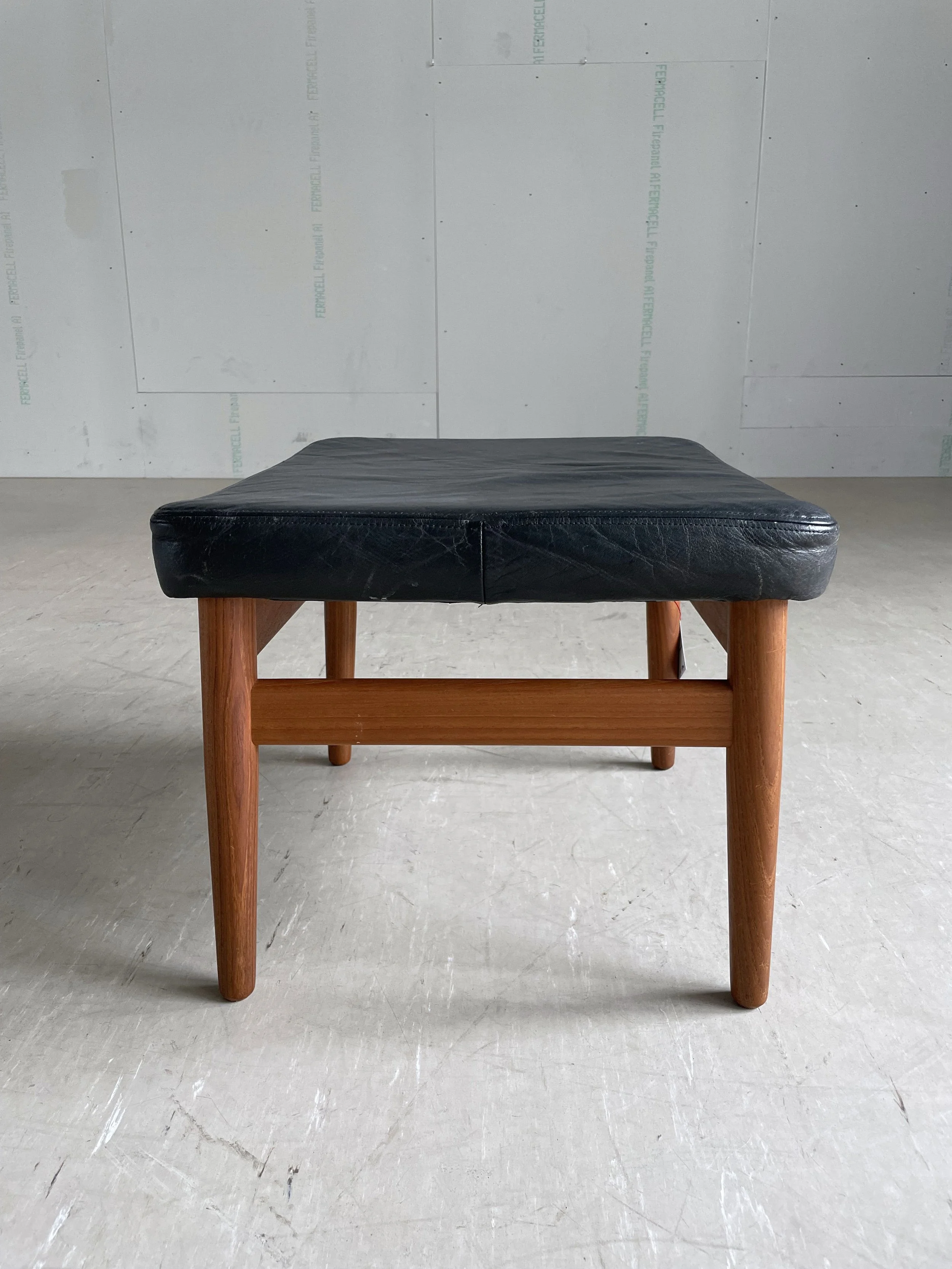 Grete Jalk Hocker Teak/Leder