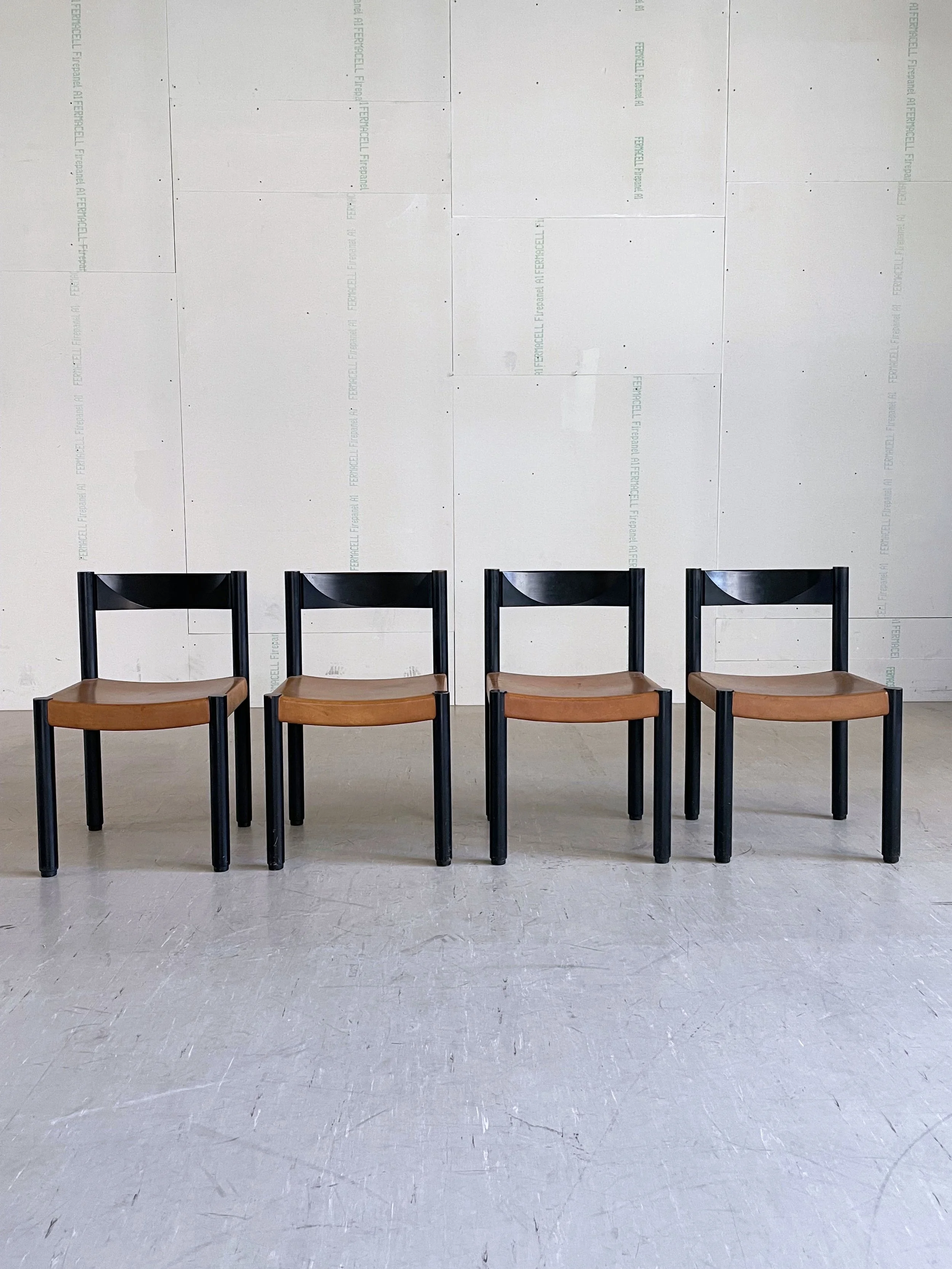 Stollenstühle Leder.7.JPG