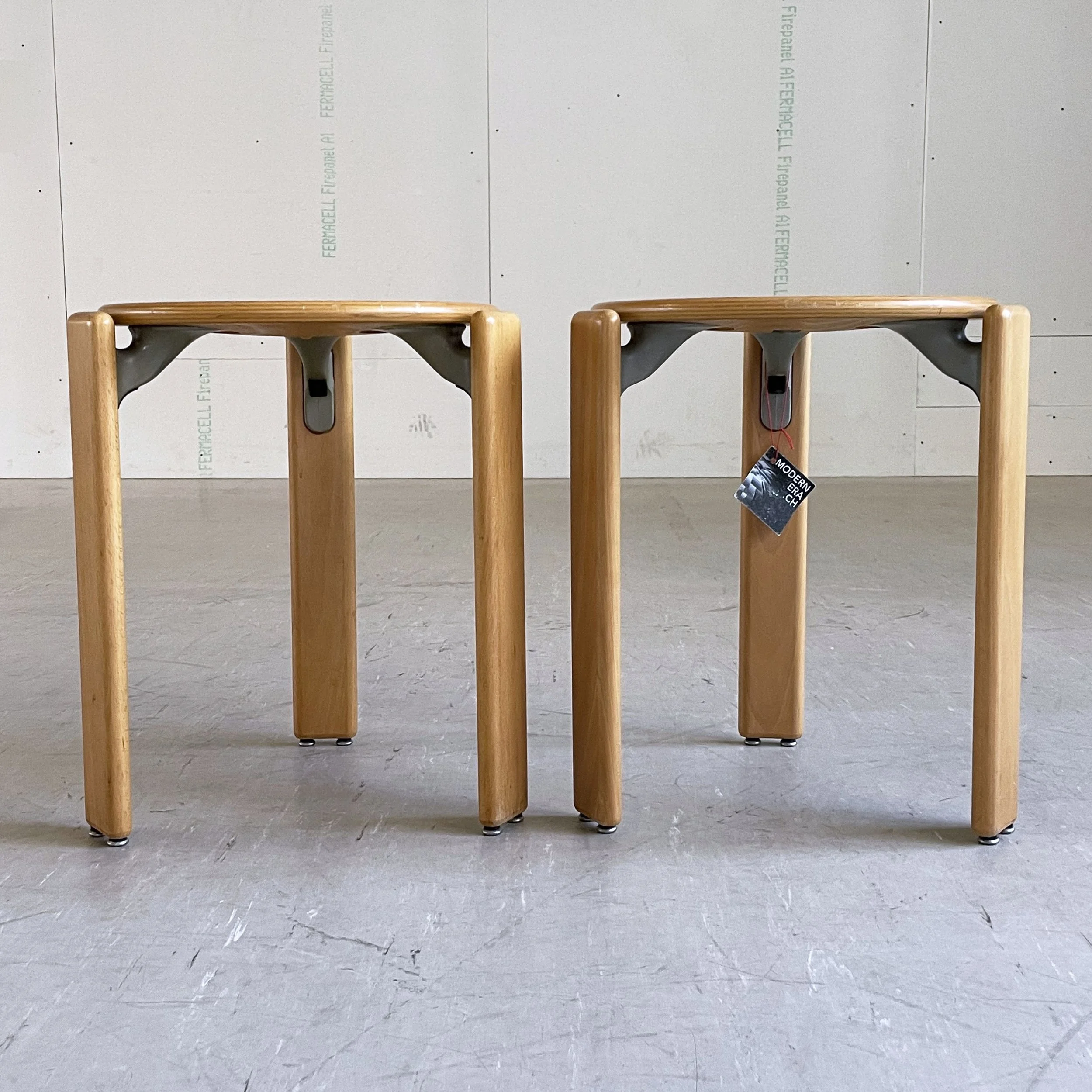 2x Hocker Bruno Rey.8.JPG