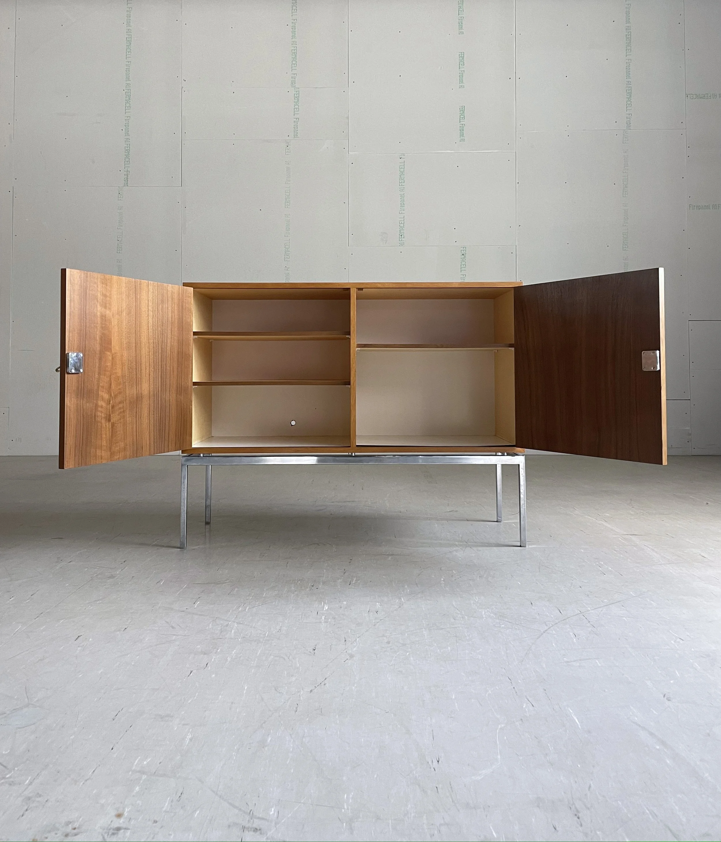 Vintage Sideboard Nussbaum