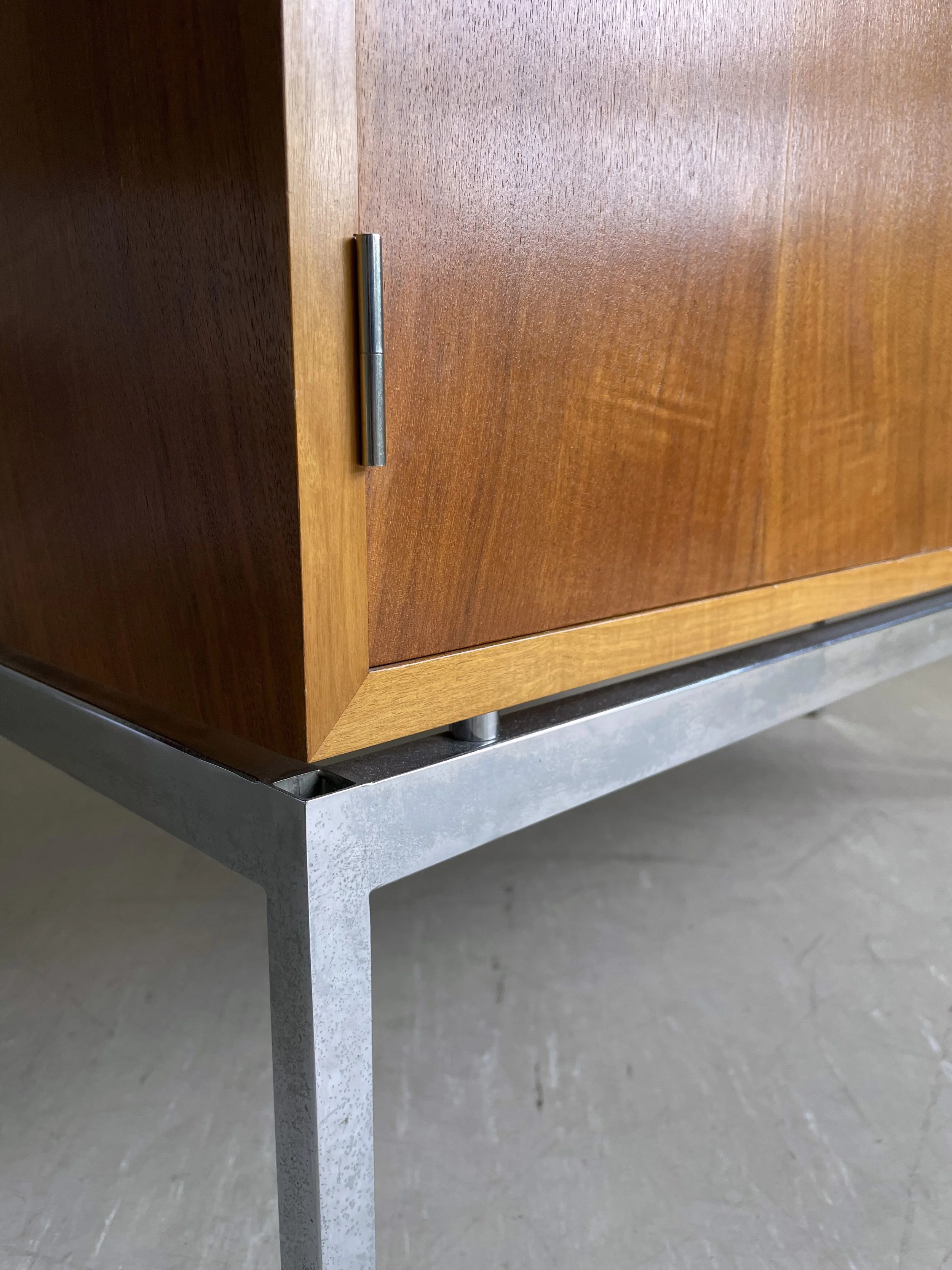 Vintage Design Sideboard_Nussbaum.5.JPG