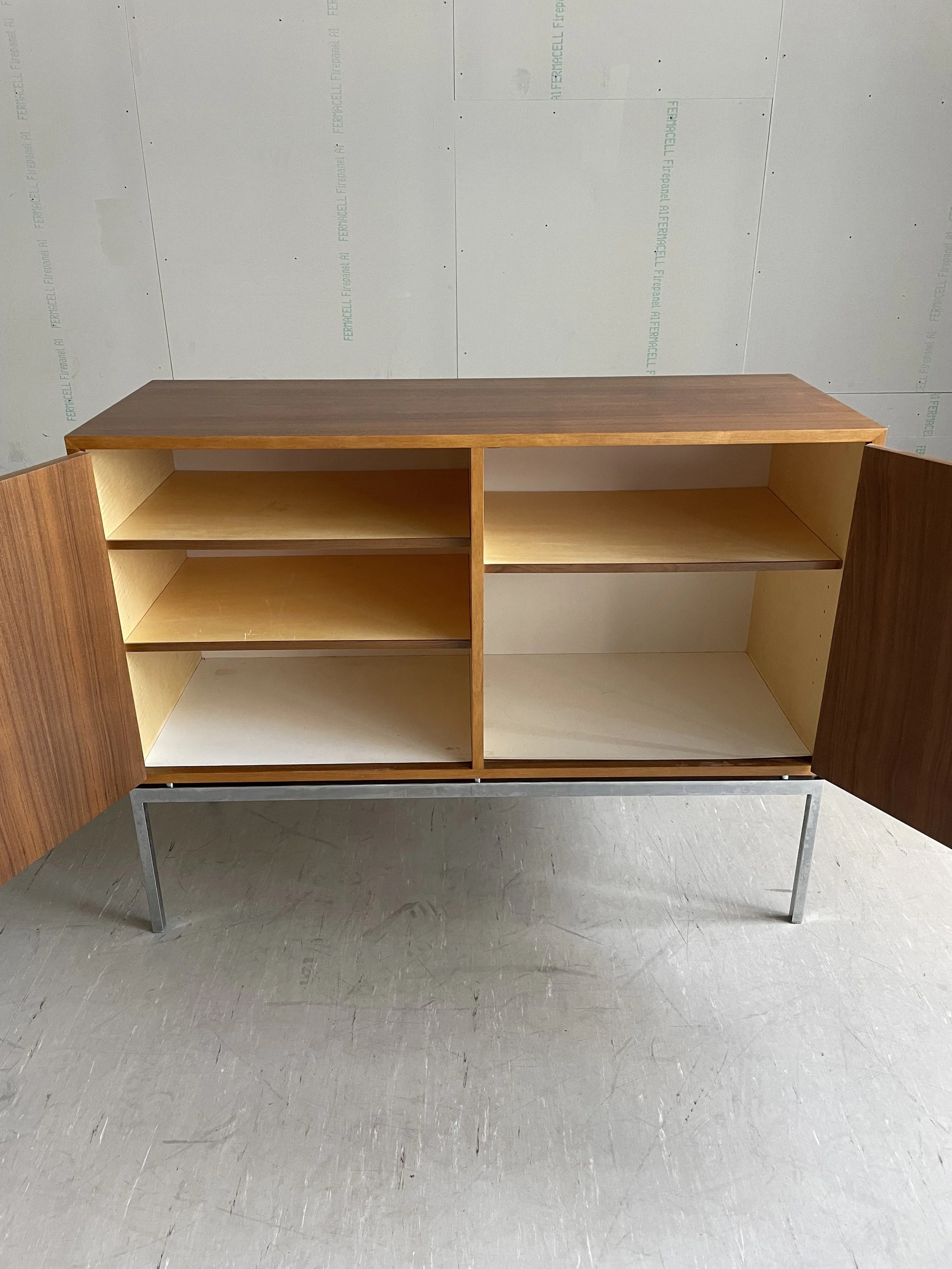 Vintage Design Sideboard_Nussbaum.4.JPG