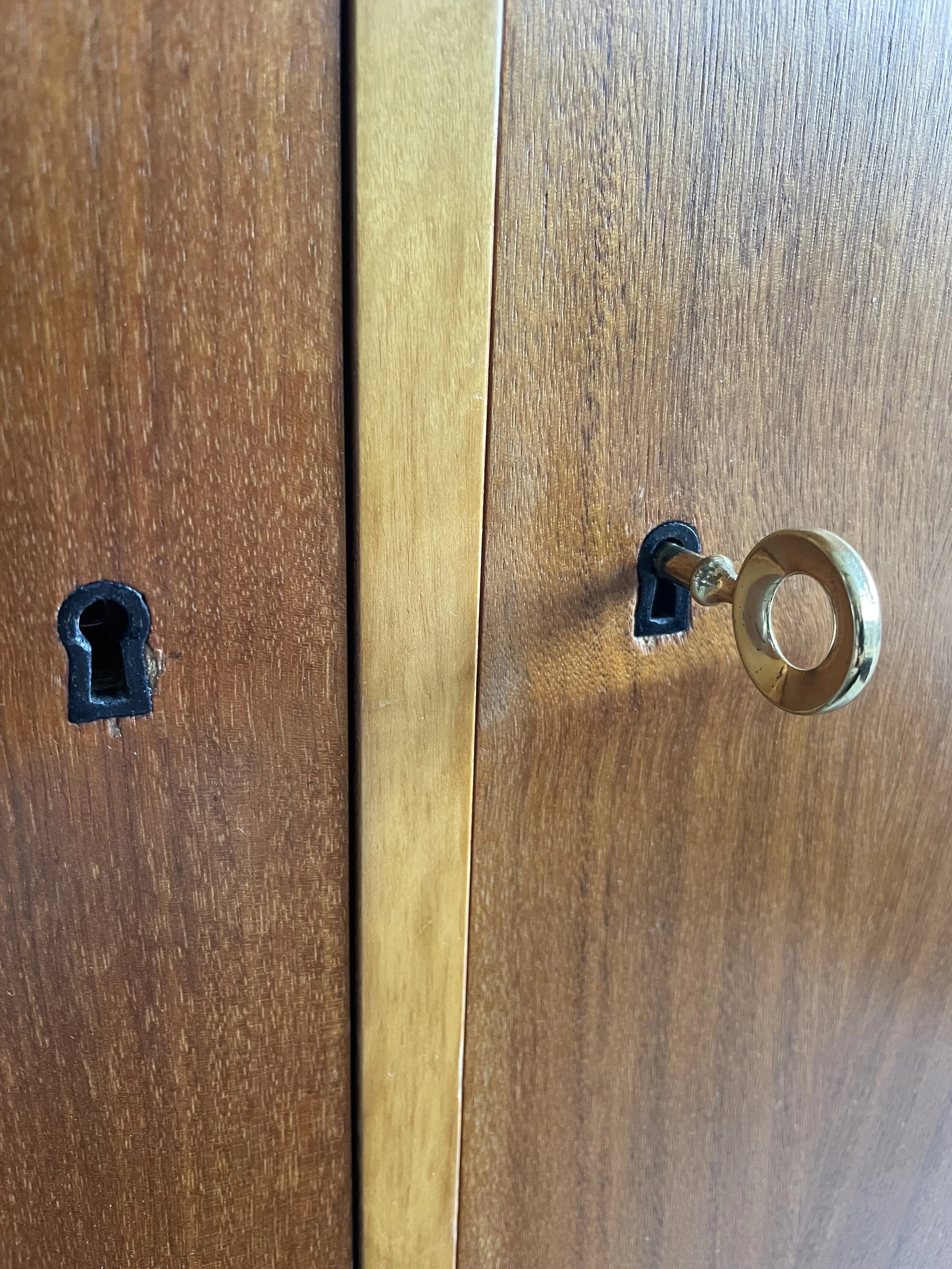 Vintage Design Sideboard_Nussbaum.10.JPG