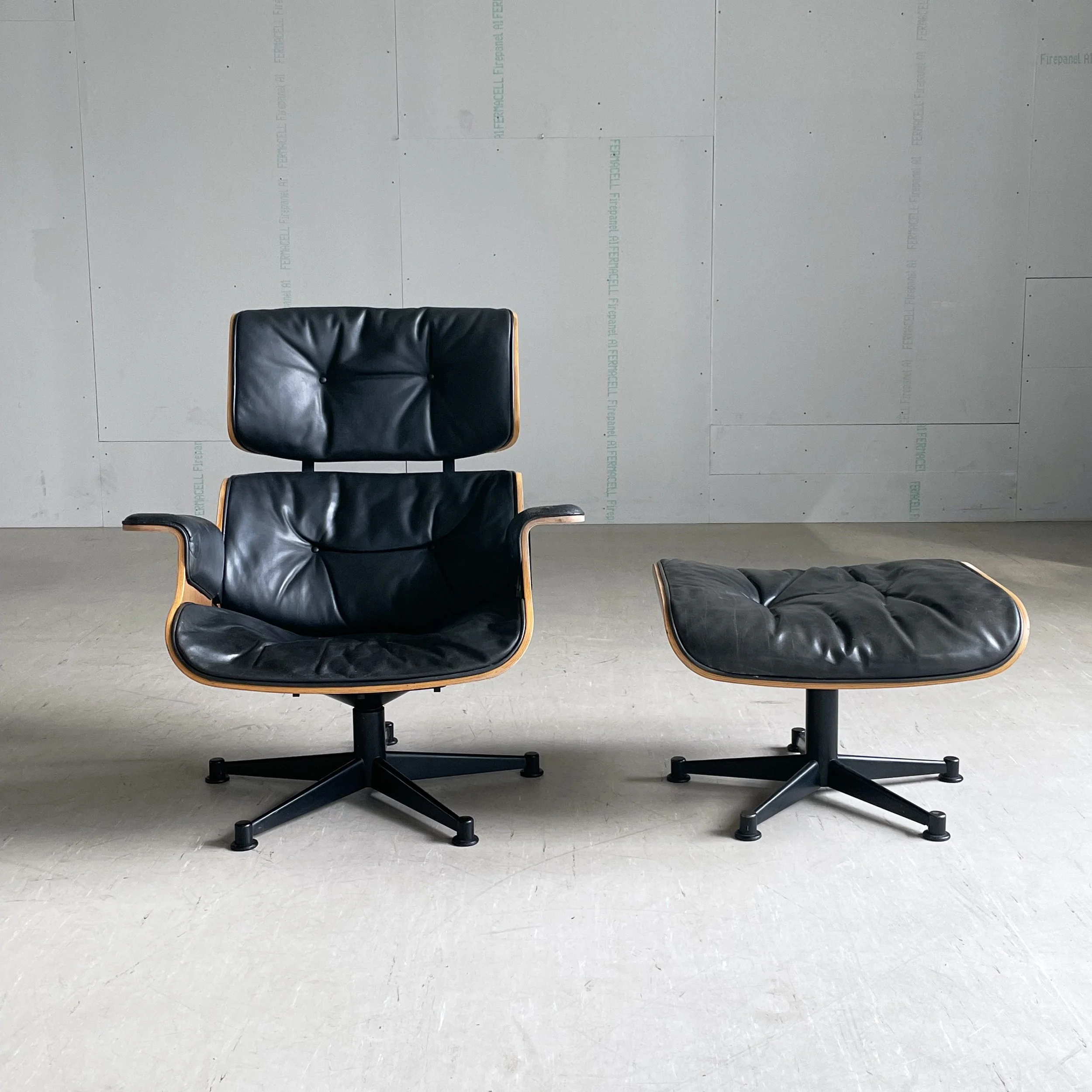 Lounge Chair_schwarz.1.JPG