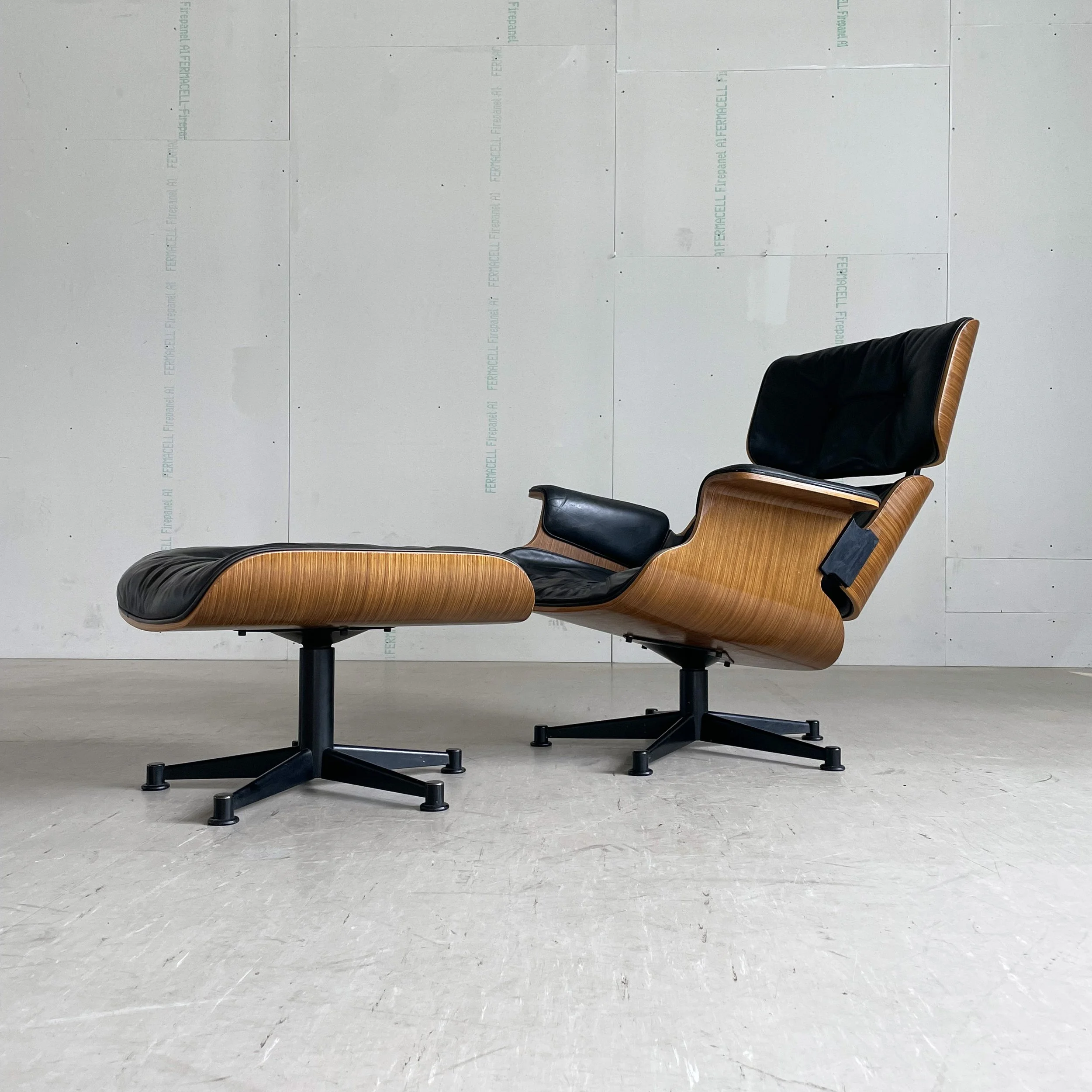 Lounge Chair_schwarz.11.JPG