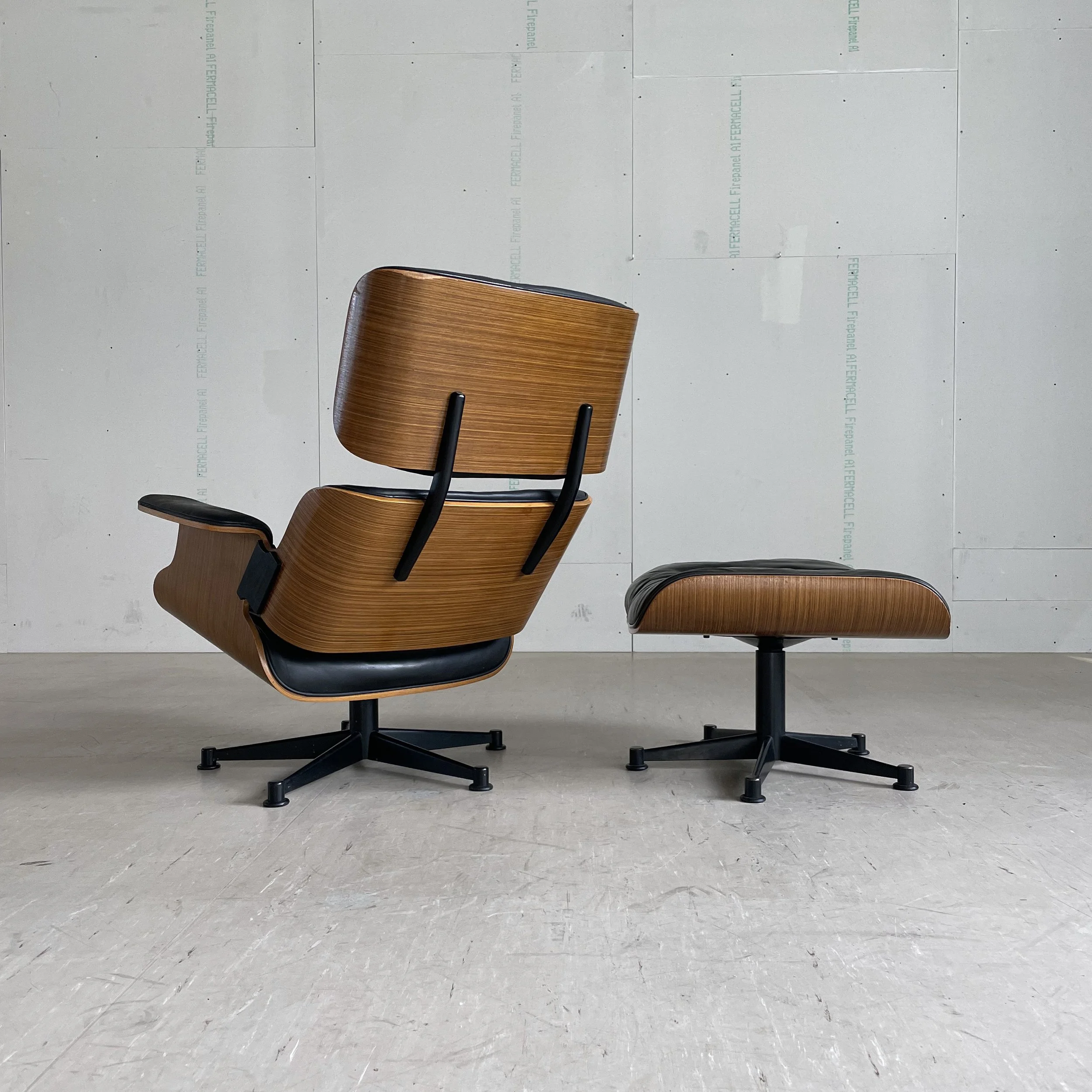 Lounge Chair_schwarz.3.JPG