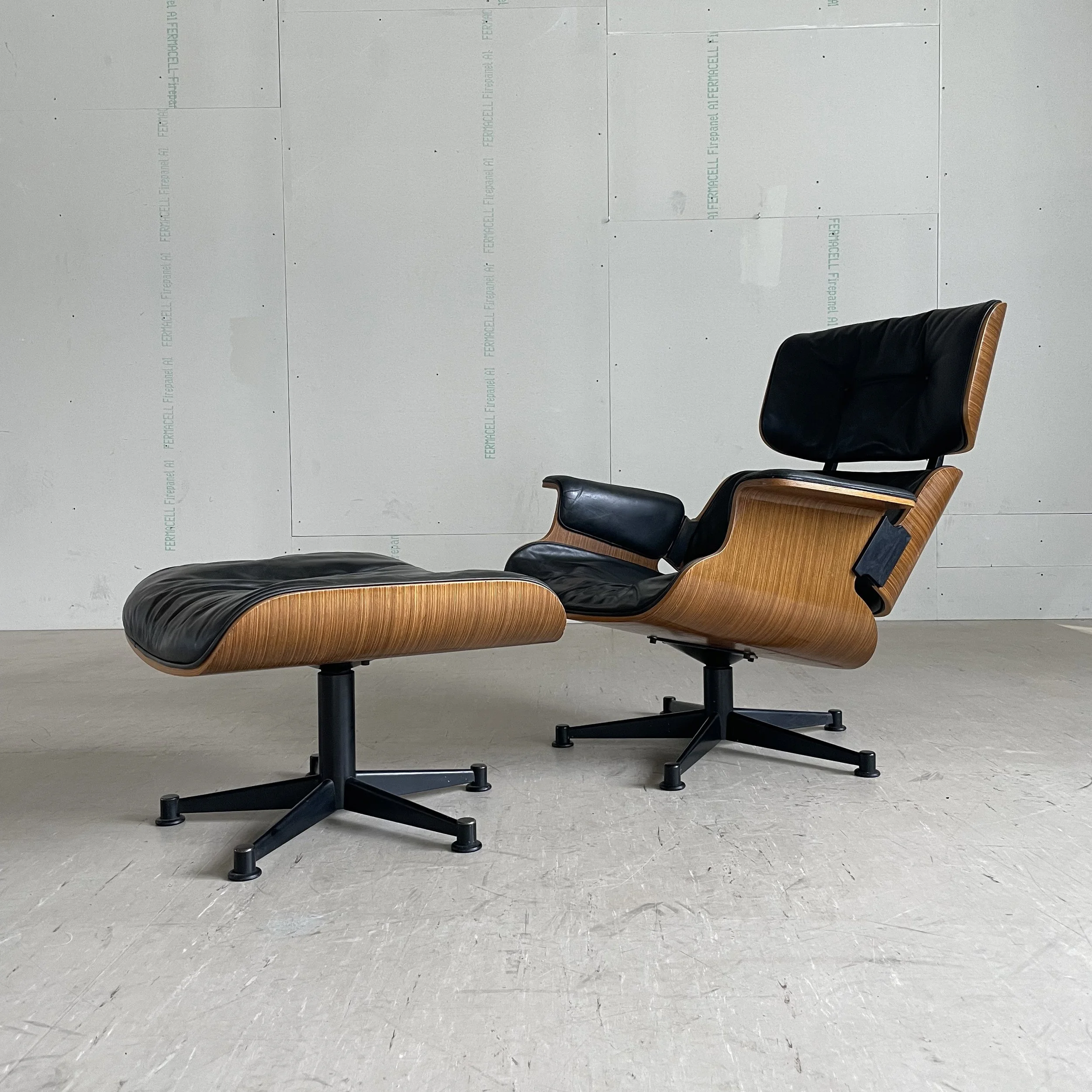 Lounge Chair_schwarz.14.JPG