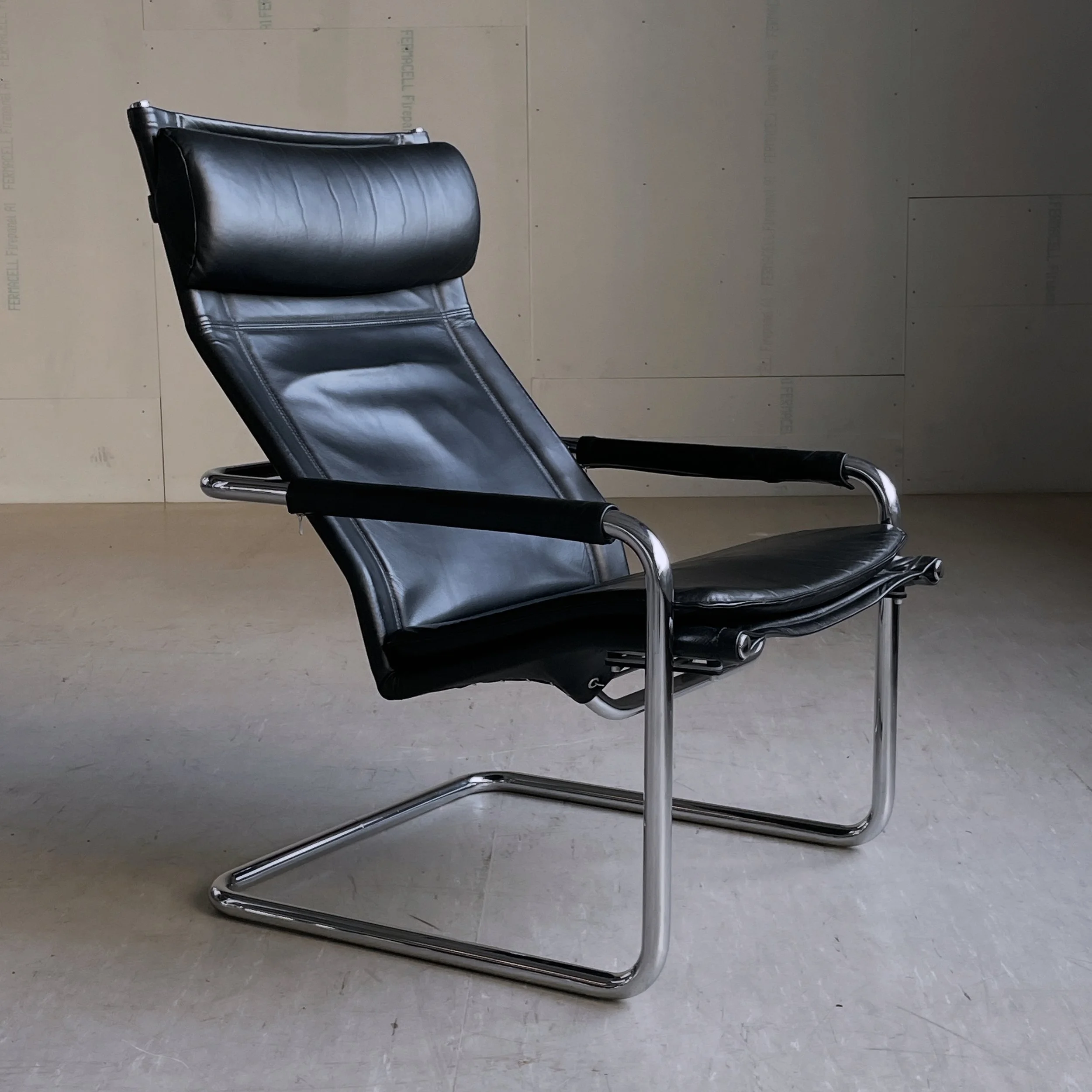 ‘Rondo’ high-backed leather Lounge Chair - Pfalzberger AG, Switzerland