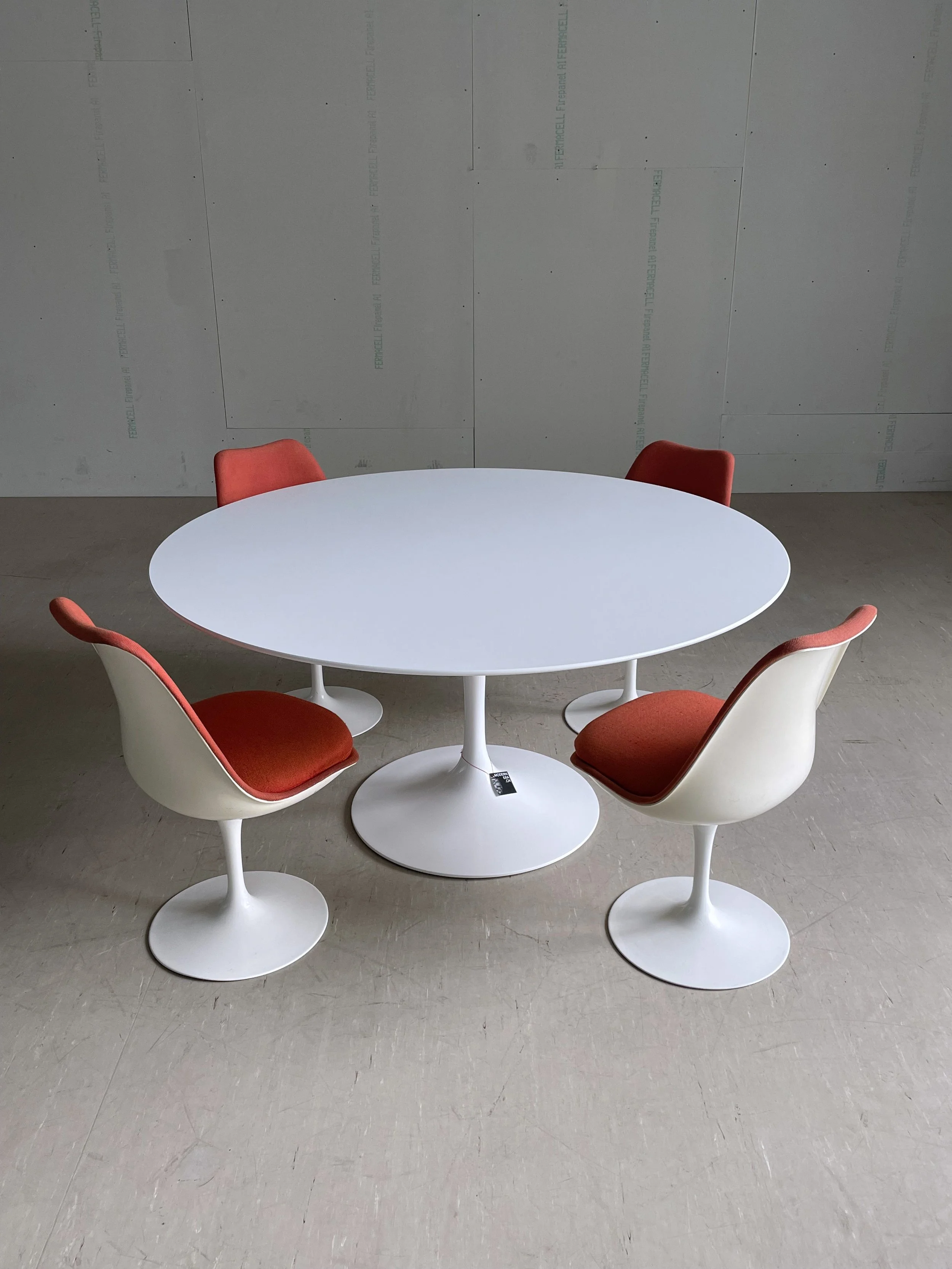 Eero Saarinen Tulip Table - Knoll International