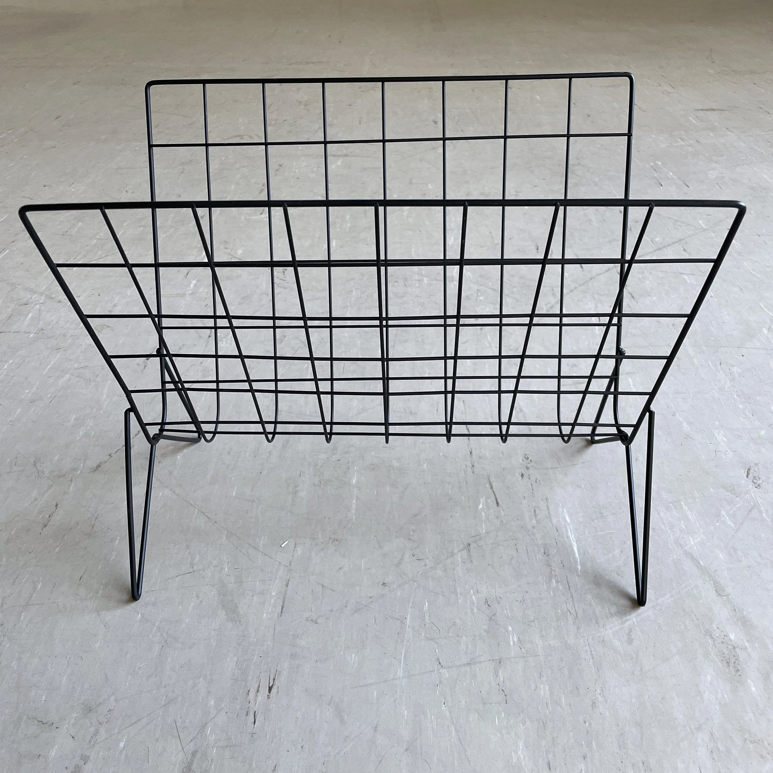 Zeitungsständer schwarz Metall.9.JPG