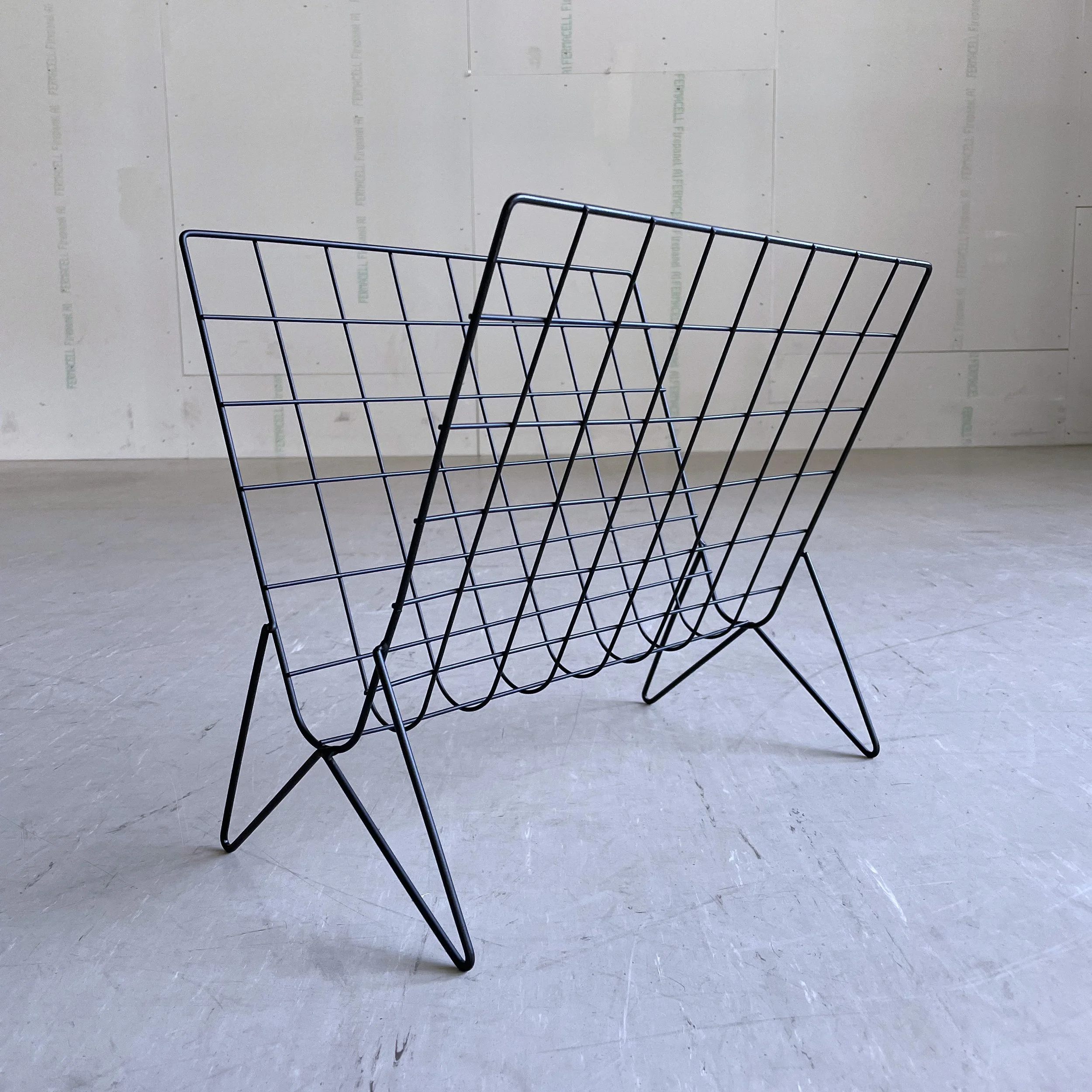 Mid Century Wire Magazine / Newspaper Rack