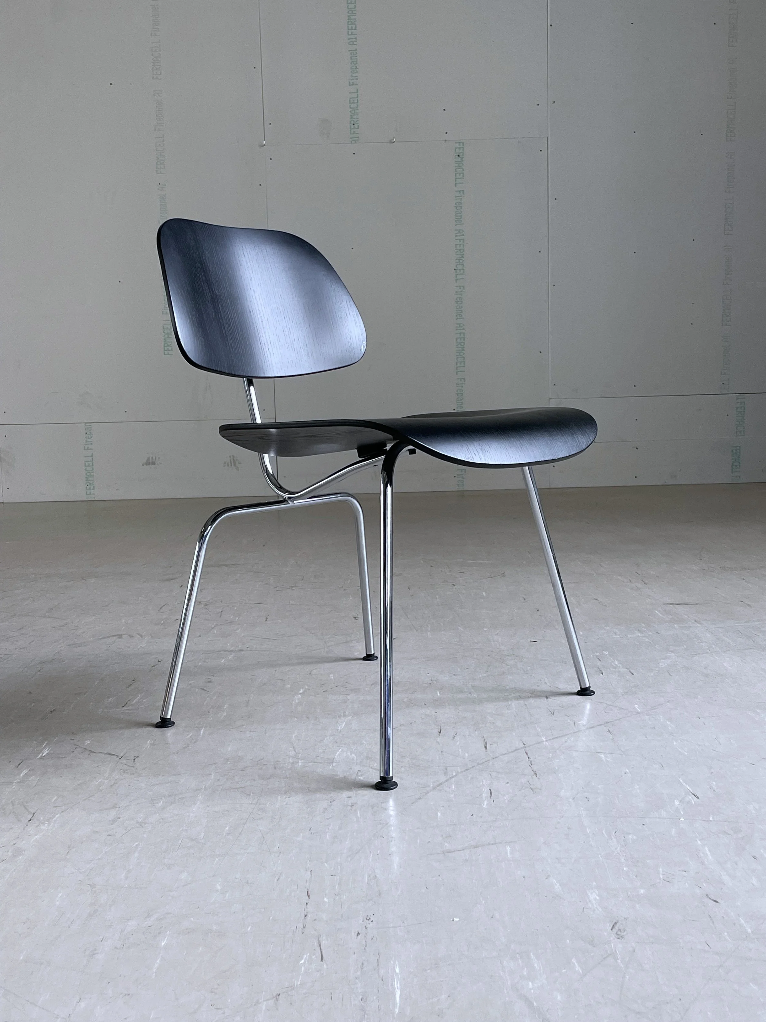 Vitra Eames DCM Plywood Chair.8.JPG