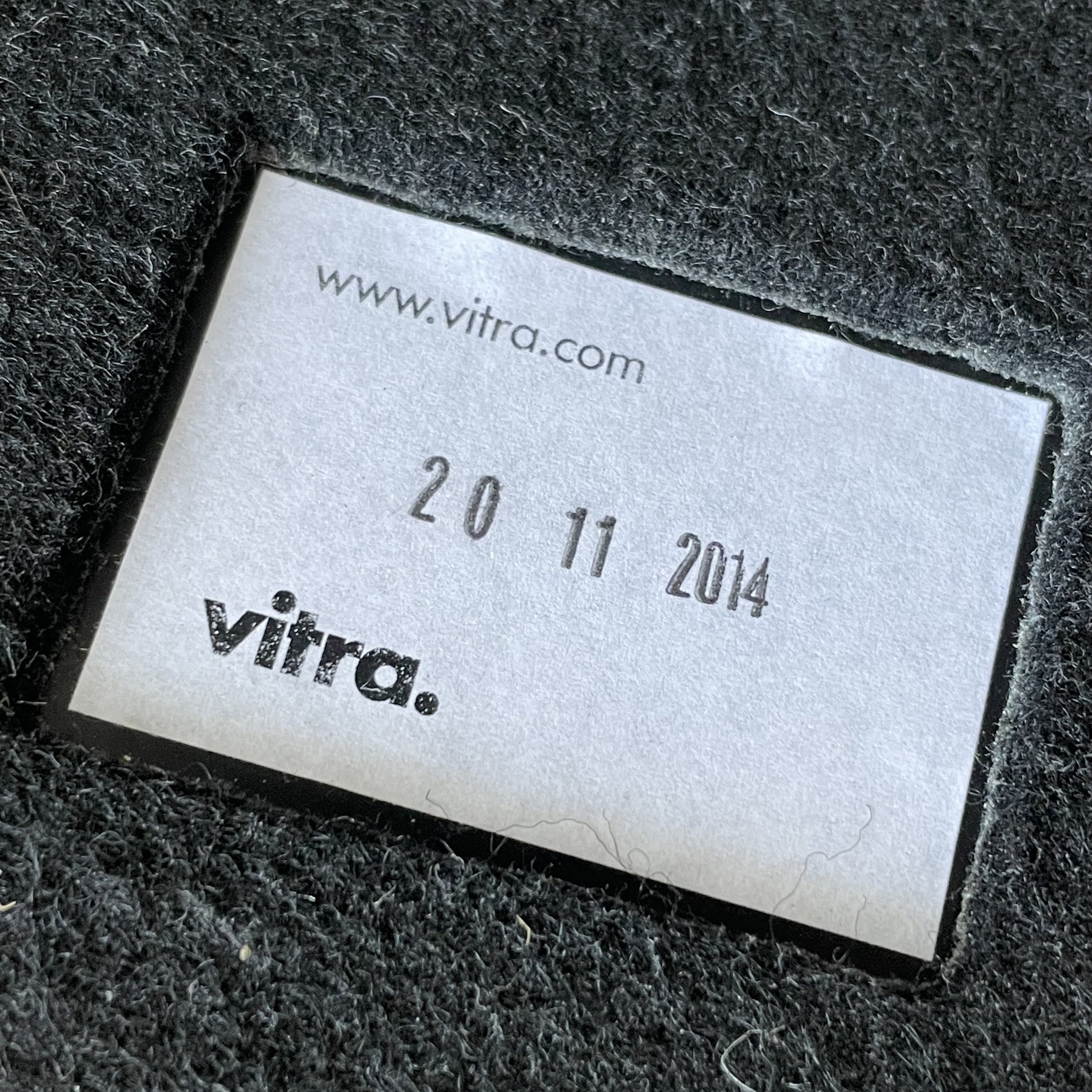 Vitra Hocker gelb.2.JPG